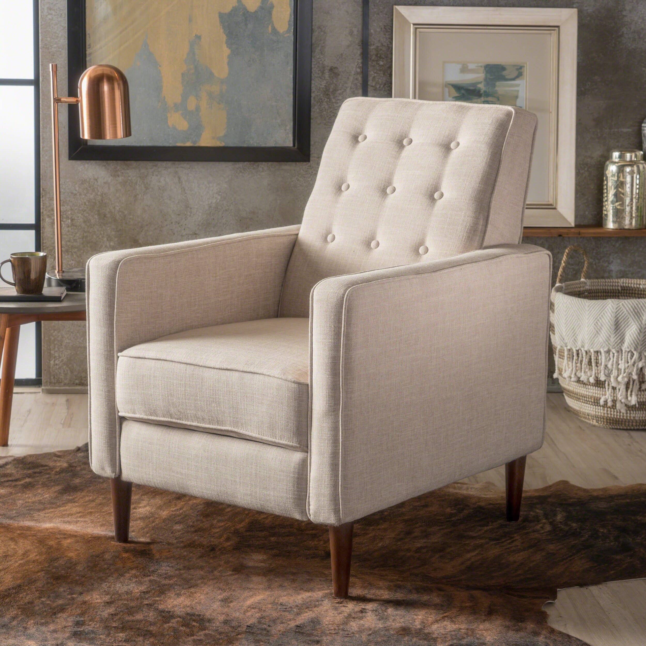 Fauteuil inclinable rembourré en tissu beige de style milieu du siècle avec repose-pieds, dossier capitonné et pieds en hêtre