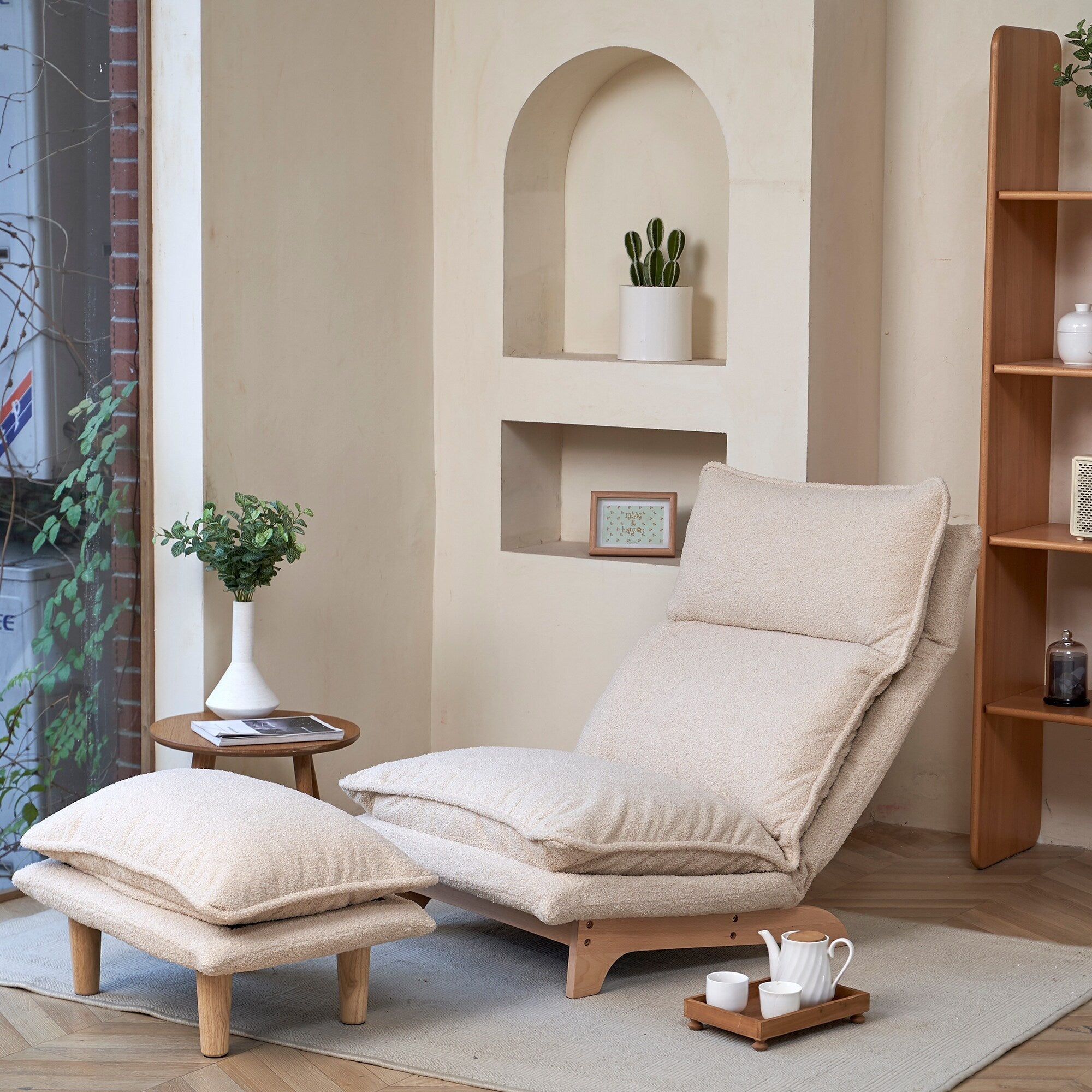 Fauteuil inclinable manuel sans accoudoirs rembourré beige avec pouf, appui-tête et dossier réglables, position à plat à 180°