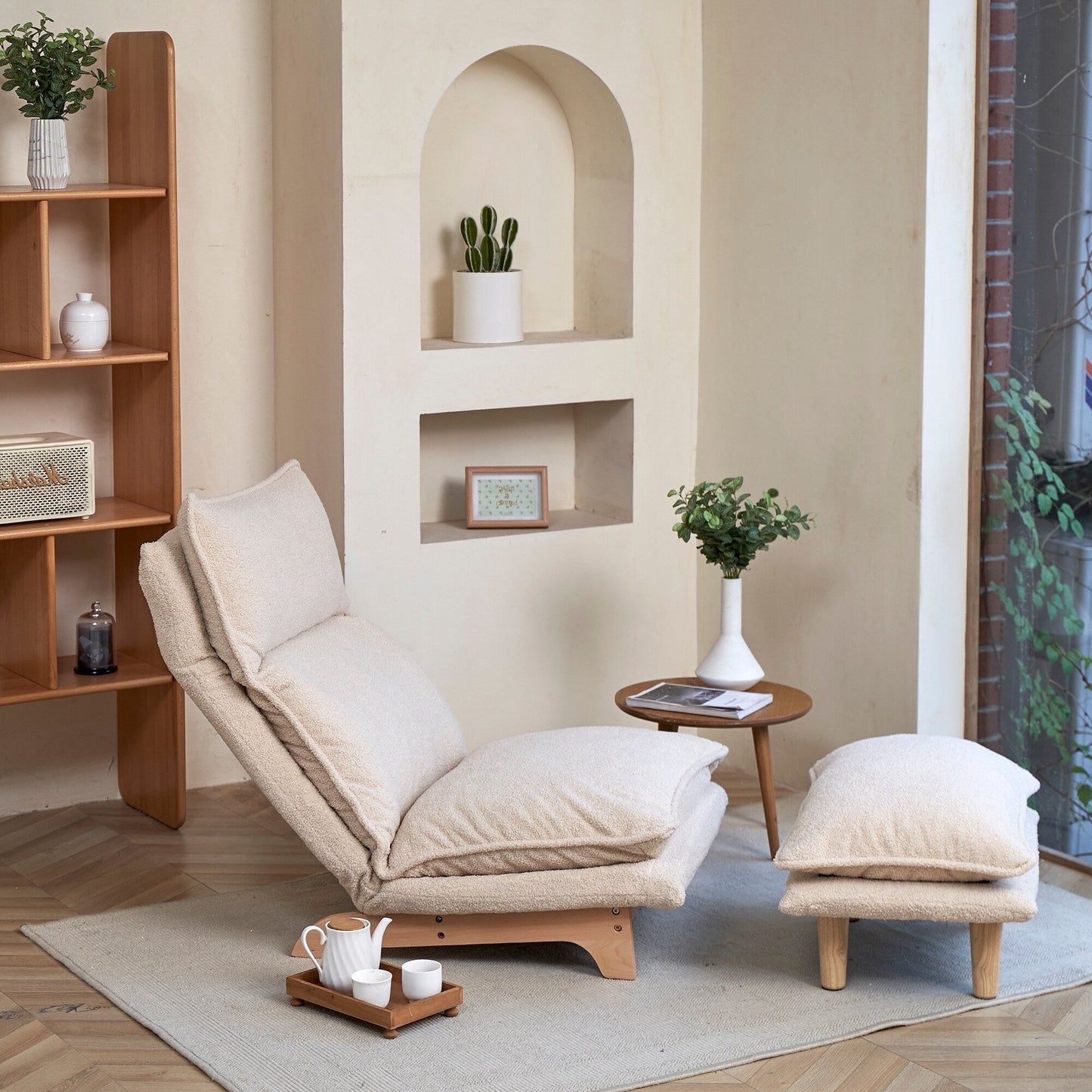 Fauteuil inclinable manuel sans accoudoirs rembourré beige avec pouf, appui-tête et dossier réglables, position à plat à 180°