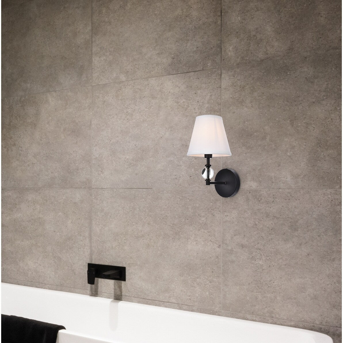 Applique de salle de bain Bella 1 lumière avec abat-jour en tissu blanc