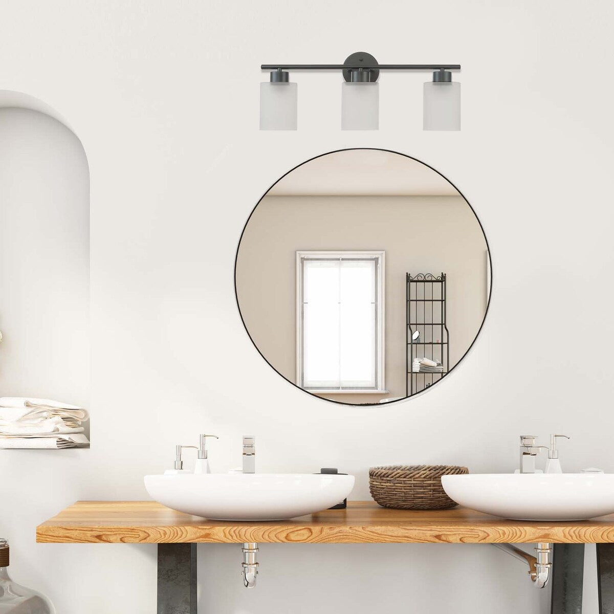 Luminaire de salle de bain Bellevue Lydia à 3 lampes, 23 pouces, avec verre givré