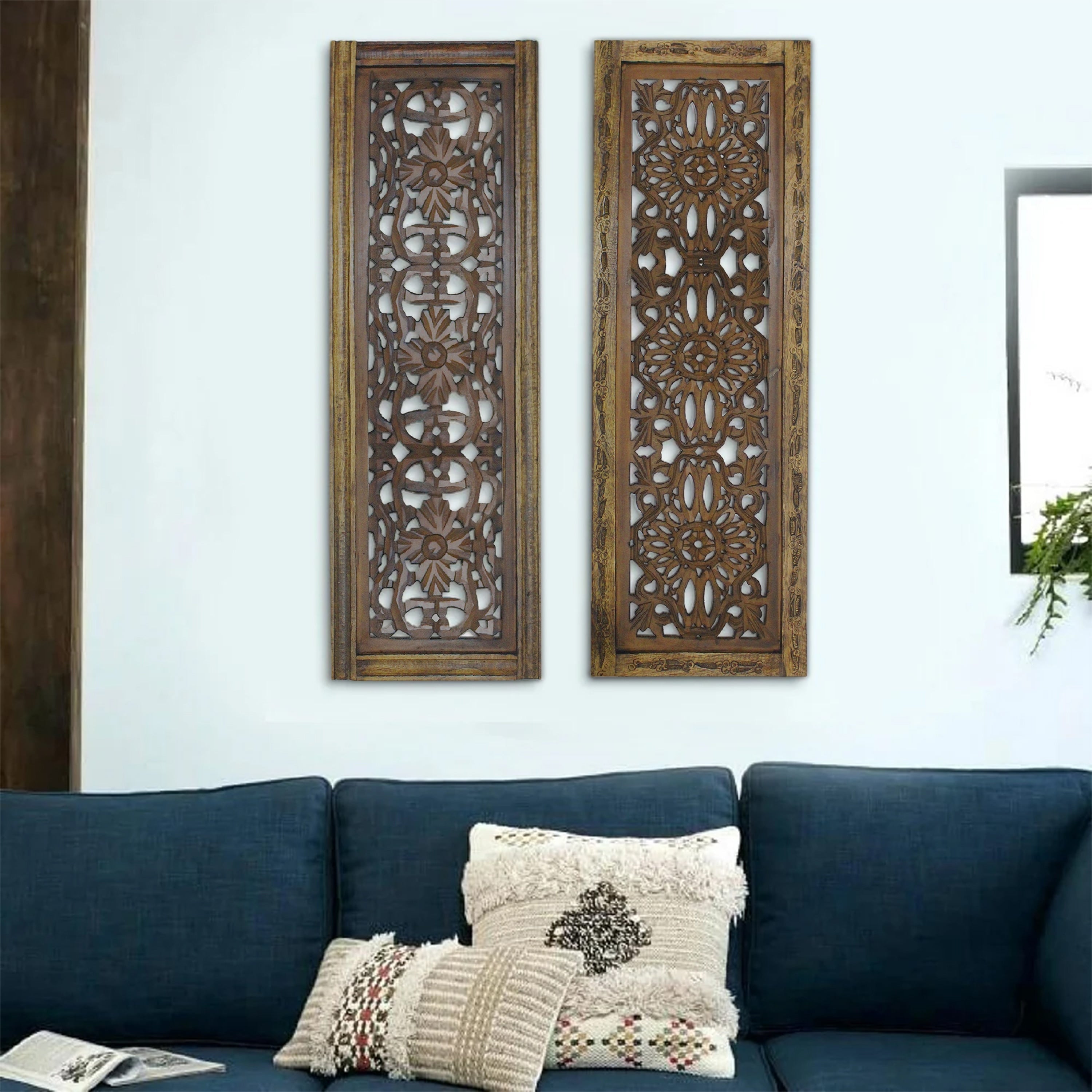 Panneaux muraux en bois sculptés à la main à motif floral Benzara, assortiment de deux, marron