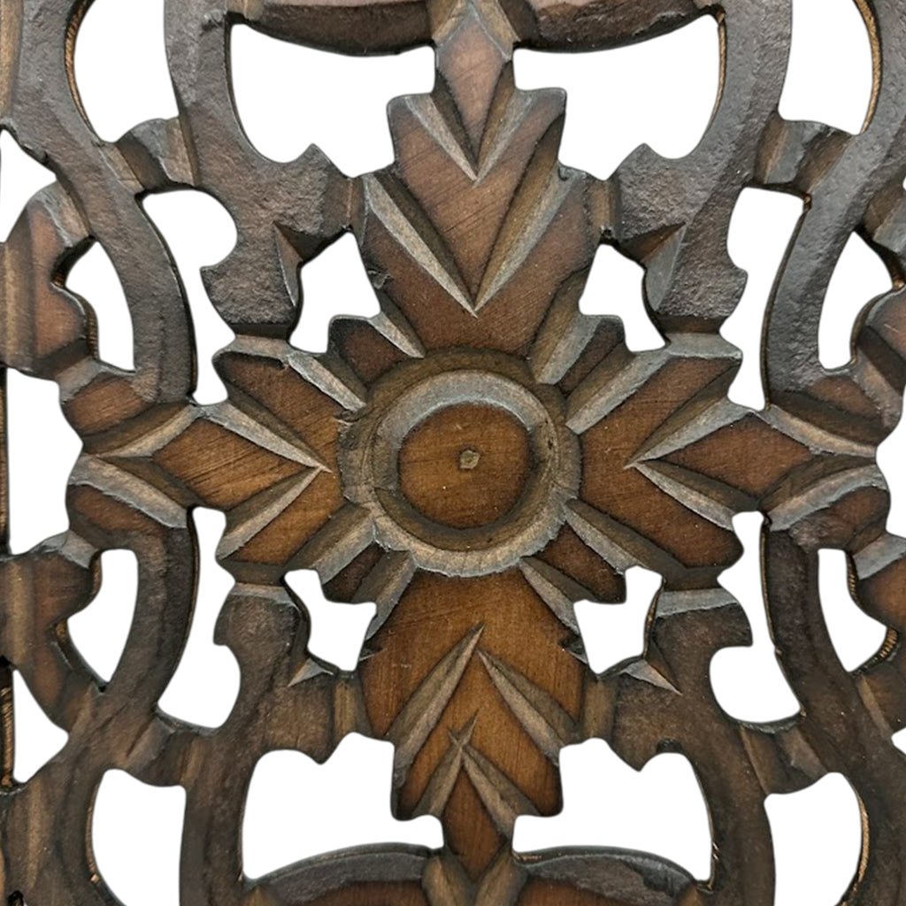 Panneaux muraux en bois sculptés à la main à motif floral Benzara, assortiment de deux, marron