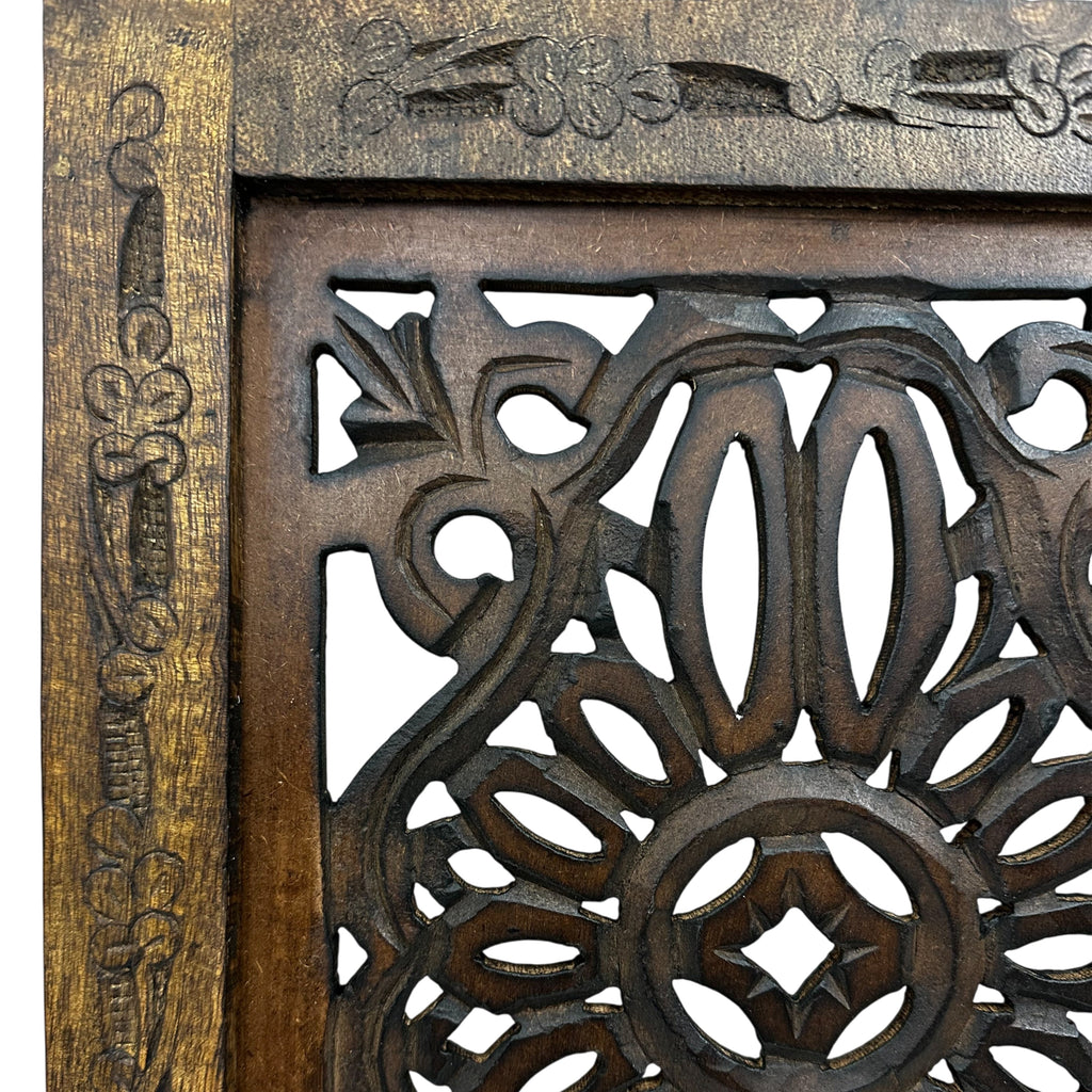 Panneaux muraux en bois sculptés à la main à motif floral Benzara, assortiment de deux, marron
