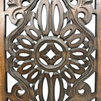 Panneaux muraux en bois sculptés à la main à motif floral Benzara, assortiment de deux, marron