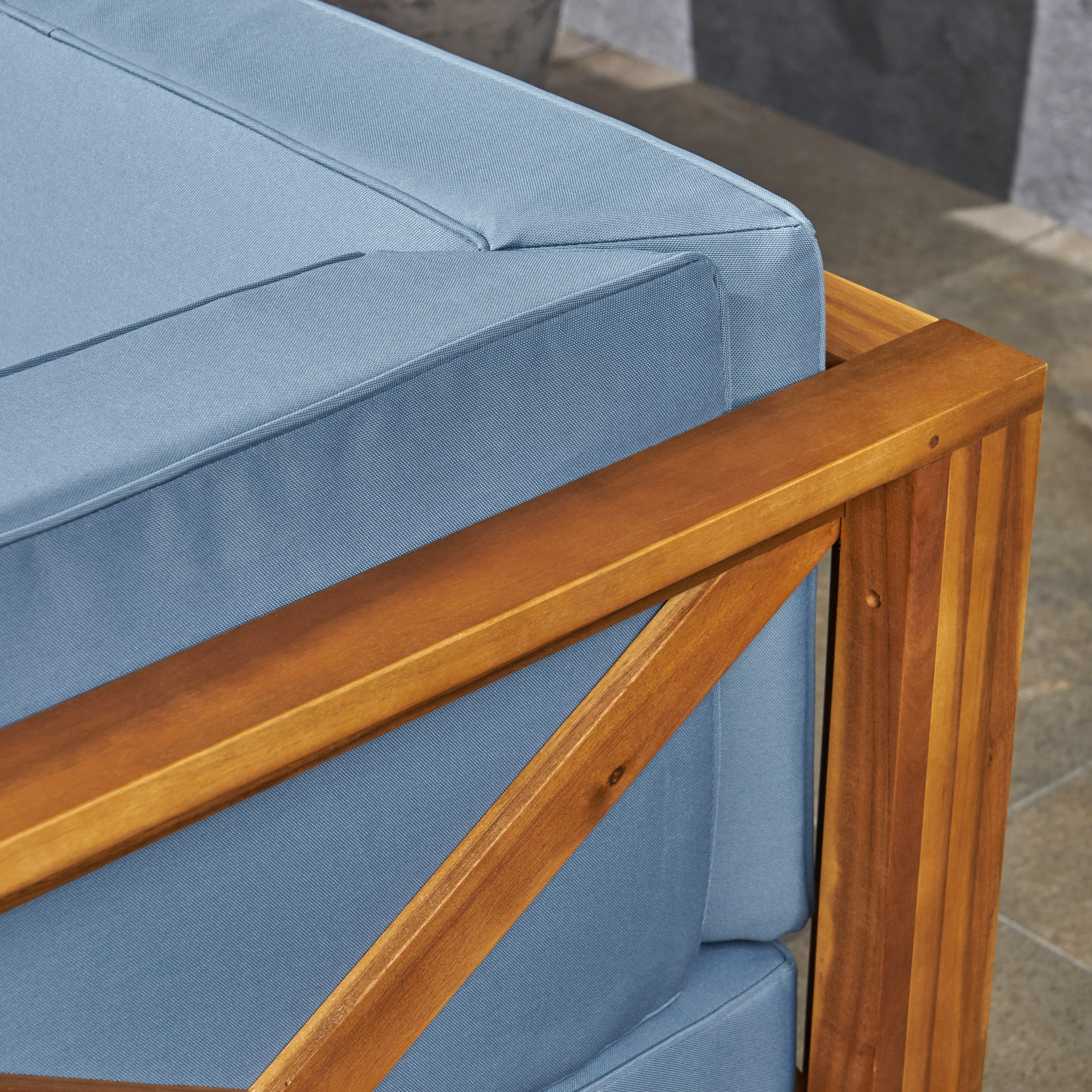 Ensemble de canapés d'extérieur 3 places en bois d'acacia Brava avec table basse et coussins par Christopher Knight Home