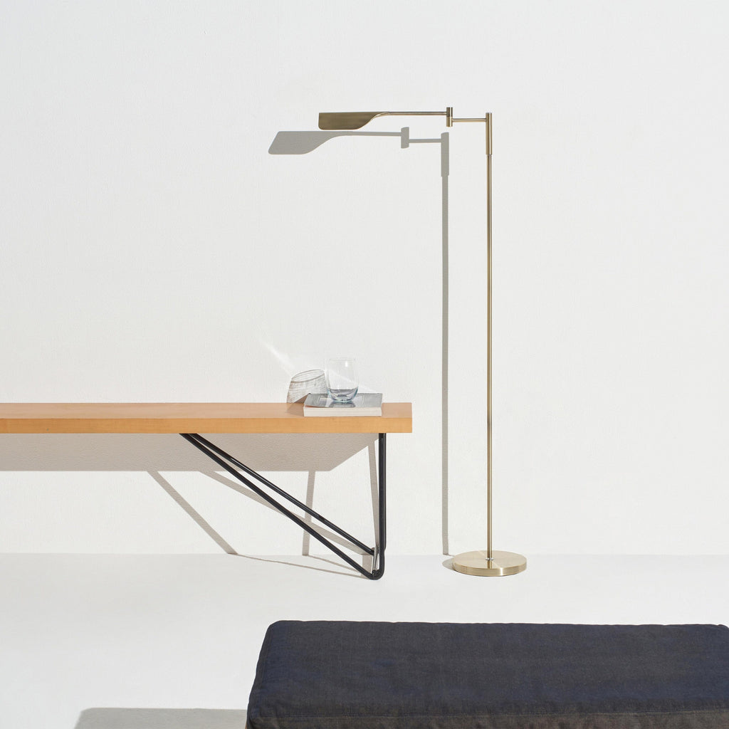 Lampadaire industriel Brightech Leaf de 53 po à DEL à intensité variable à 3 voies avec abat-jour empire en métal laiton