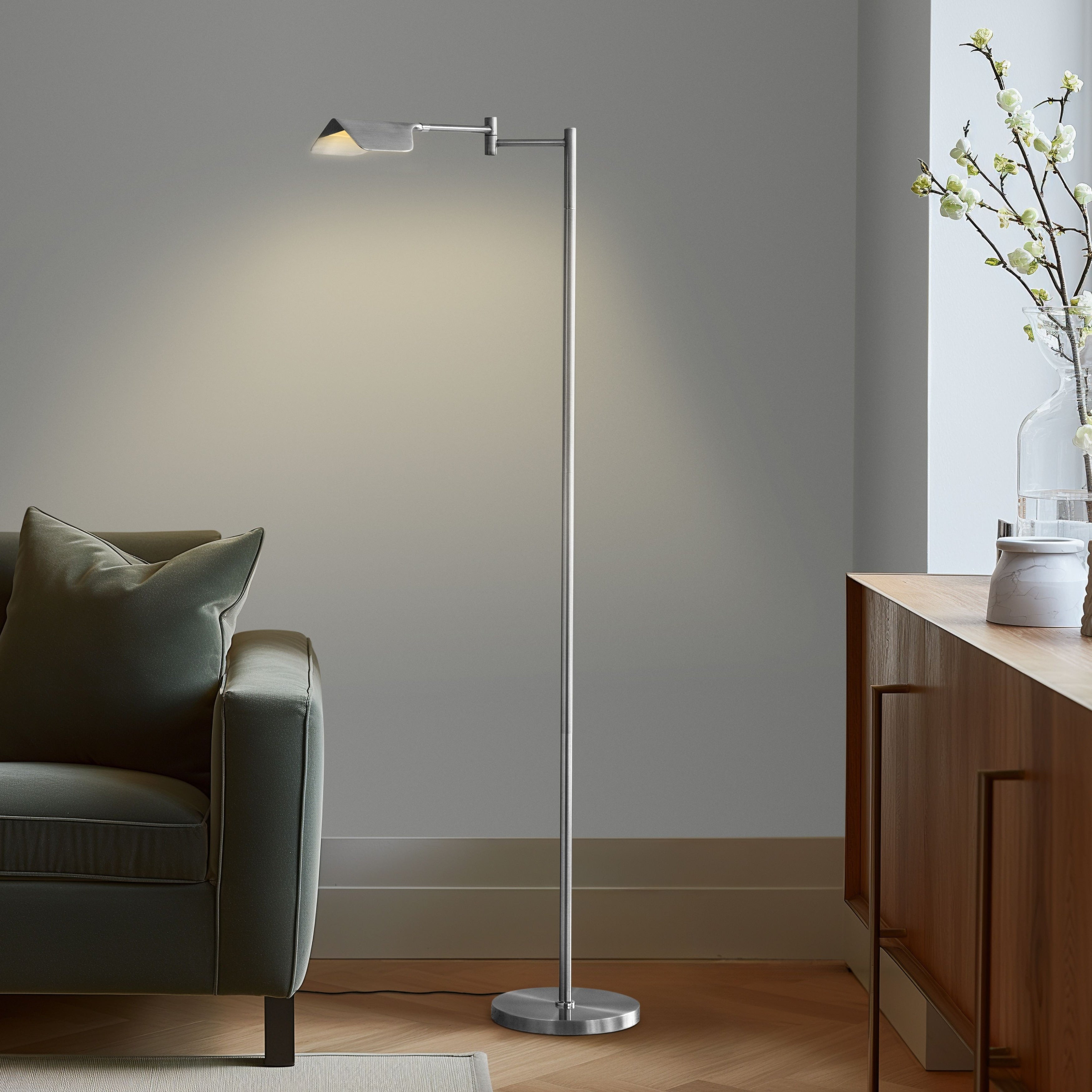Lampadaire industriel Brightech Leaf de 53 po à DEL à intensité variable à 3 voies avec abat-jour empire en métal laiton