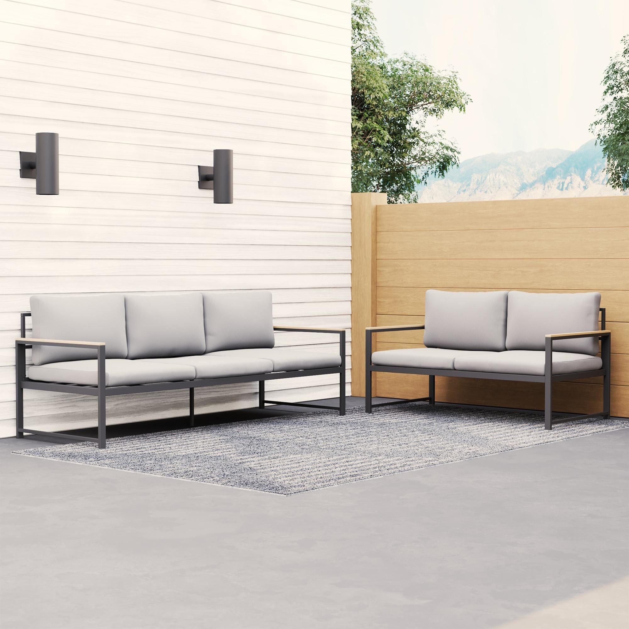 Chaise d'appoint d'extérieur en métal Brookside Meg avec coussins