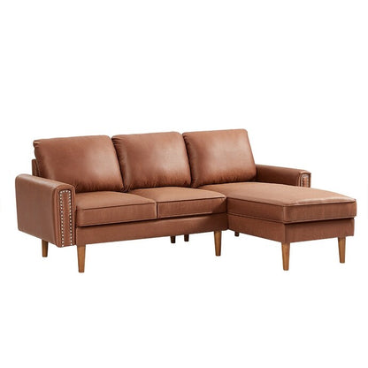 Canapé 3 places en L en cuir synthétique marron de 208 cm avec méridienne gauche et clous décoratifs, finitions cuivrées et pieds en bois massif.