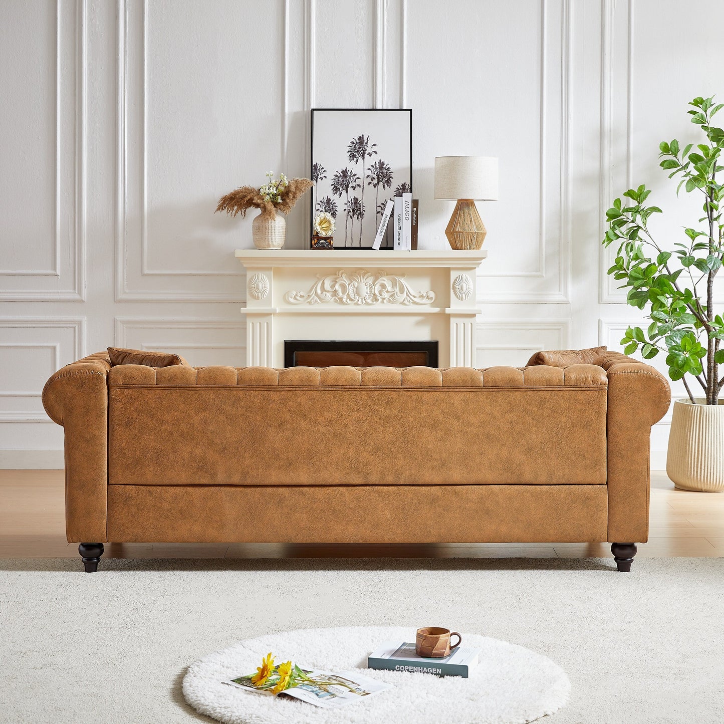 Canapé Chesterfield 3 places en tissu technique marron 85,5 avec accoudoirs roulés et 2 coussins pour le salon