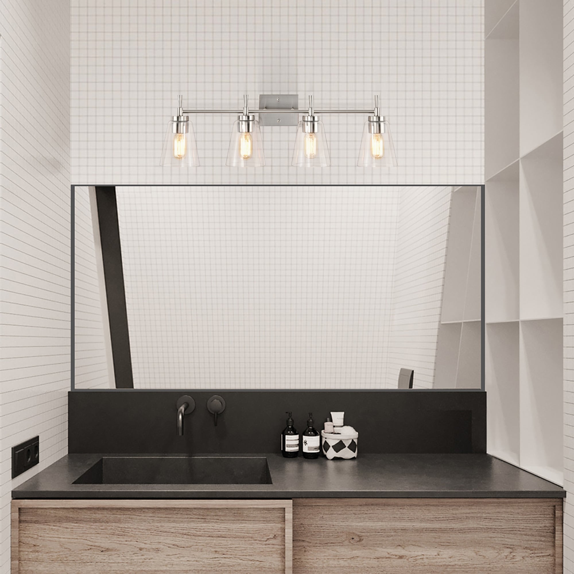 Applique de vanité moderne à 4 lumières en nickel brossé avec abat-jour coniques en verre transparent - Nickel brossé