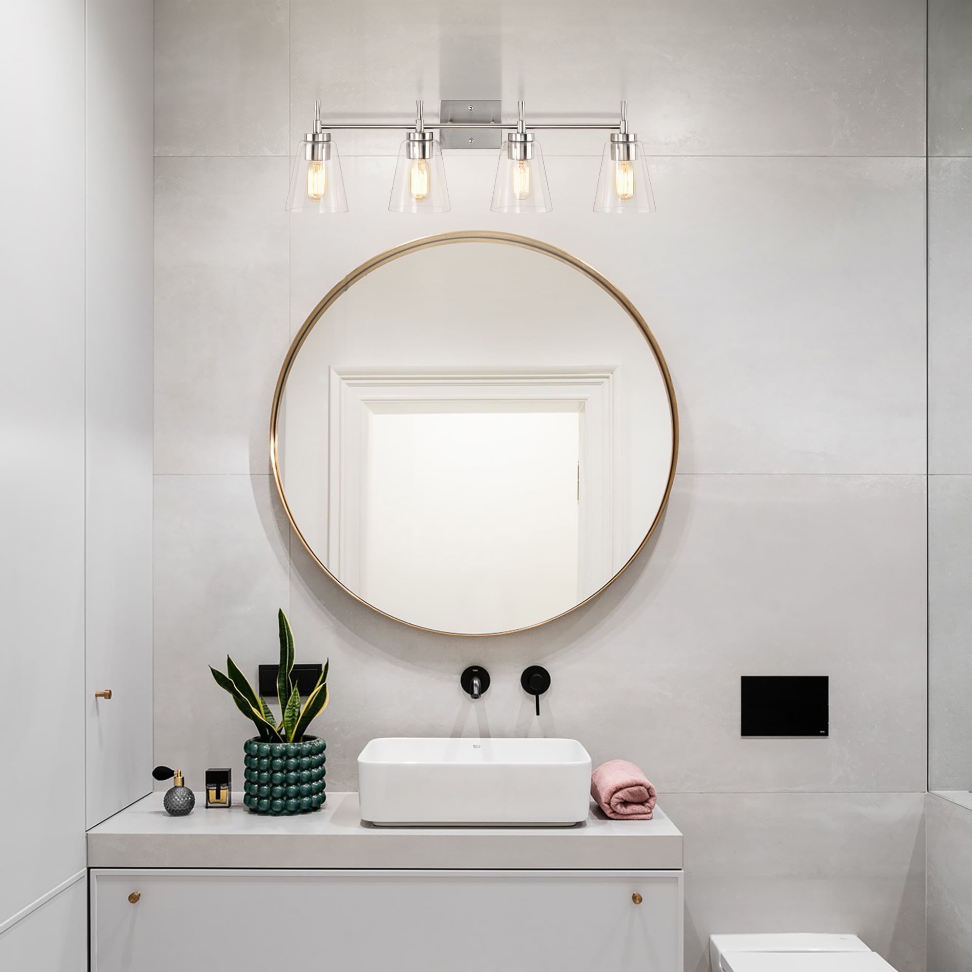 Applique de vanité moderne à 4 lumières en nickel brossé avec abat-jour coniques en verre transparent - Nickel brossé