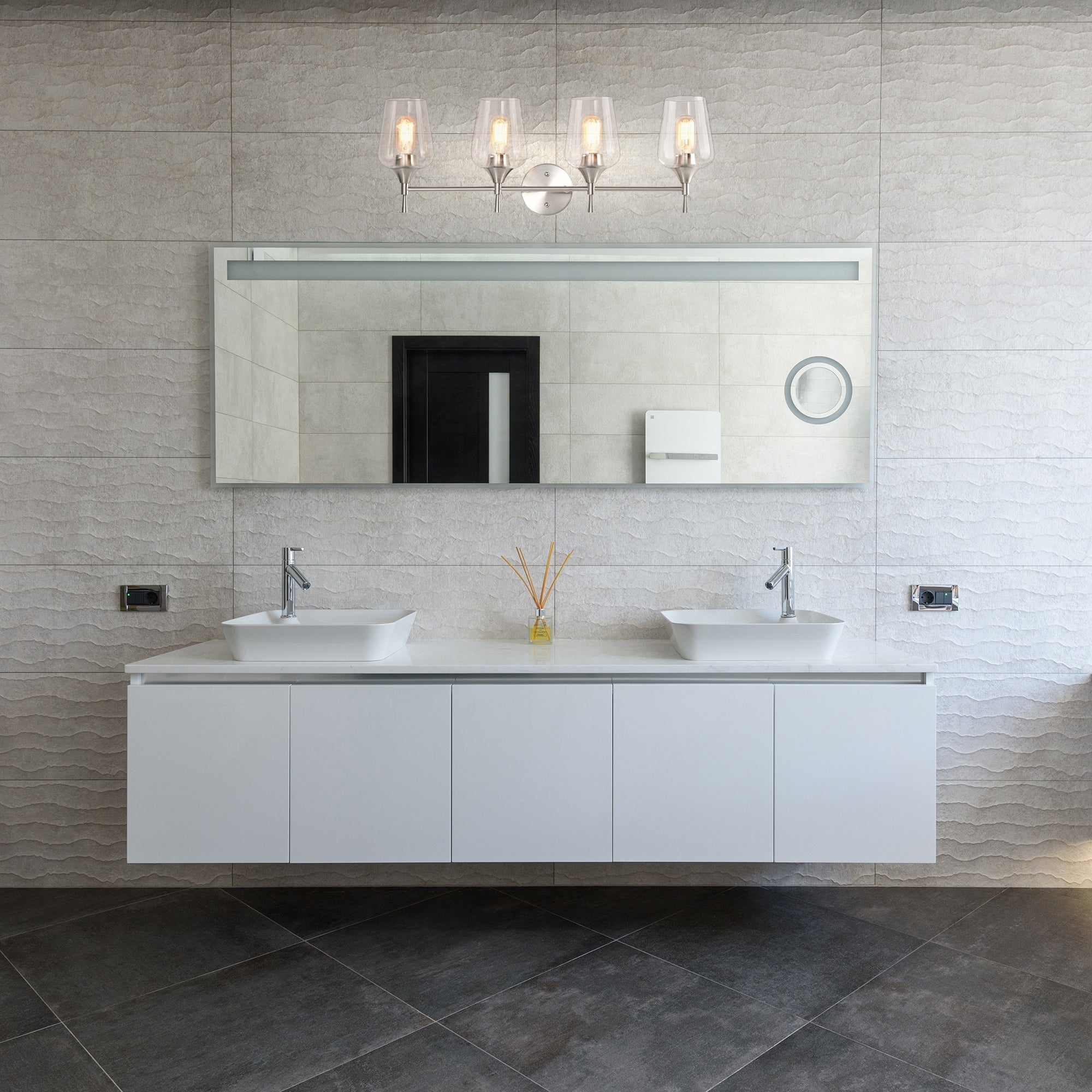 Applique de vanité moderne à 4 lumières en nickel brossé avec abat-jour en verre transparent - Nickel brossé
