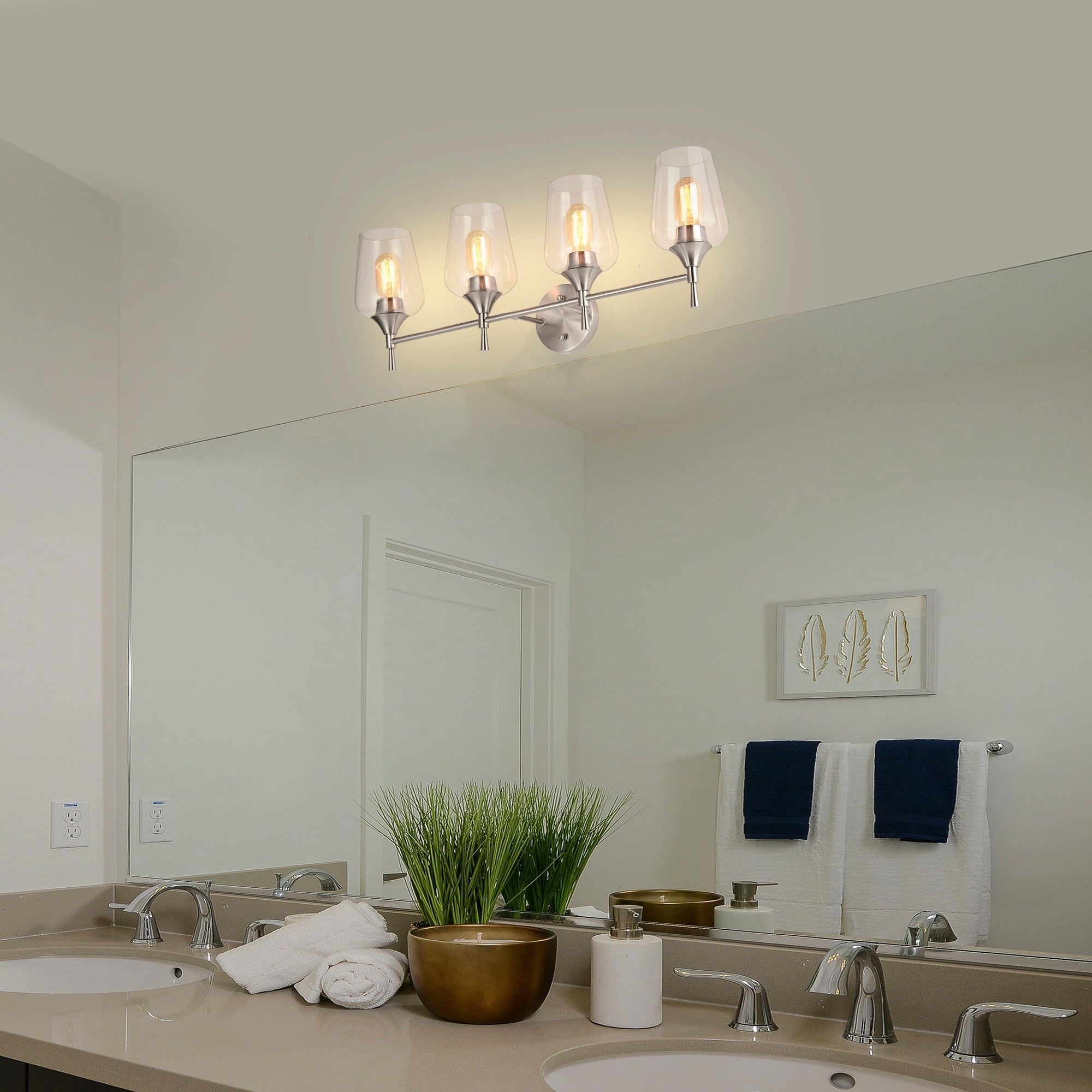 Applique de vanité moderne à 4 lumières en nickel brossé avec abat-jour en verre transparent - Nickel brossé
