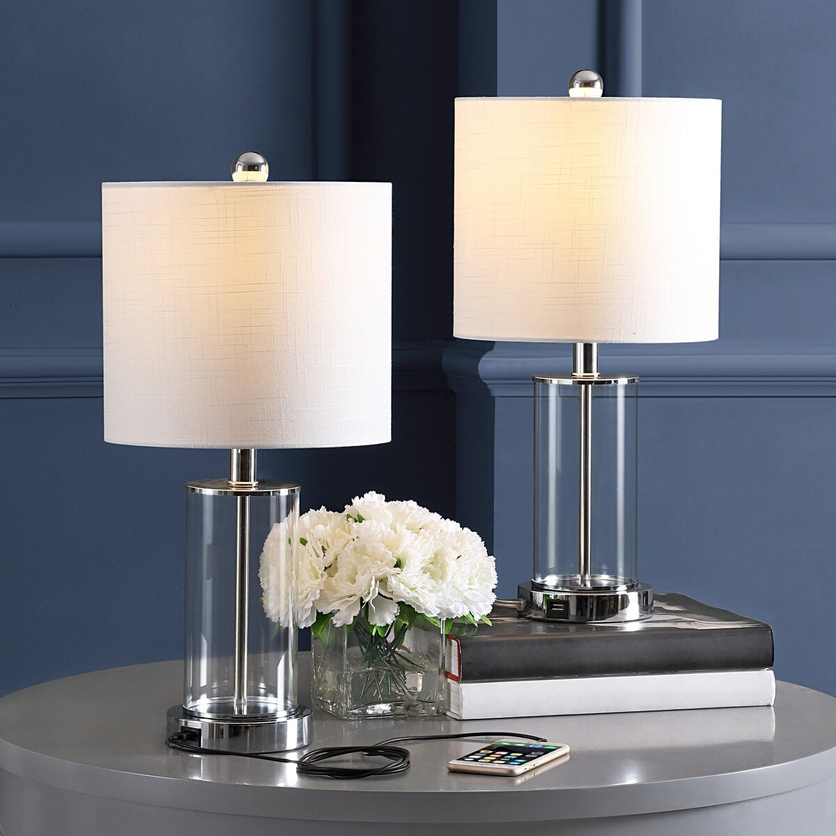 Lampe de table LED contemporaine Cabell 21 en verre, chargement USB, bronze huilé (lot de 2) par JONATHAN Y