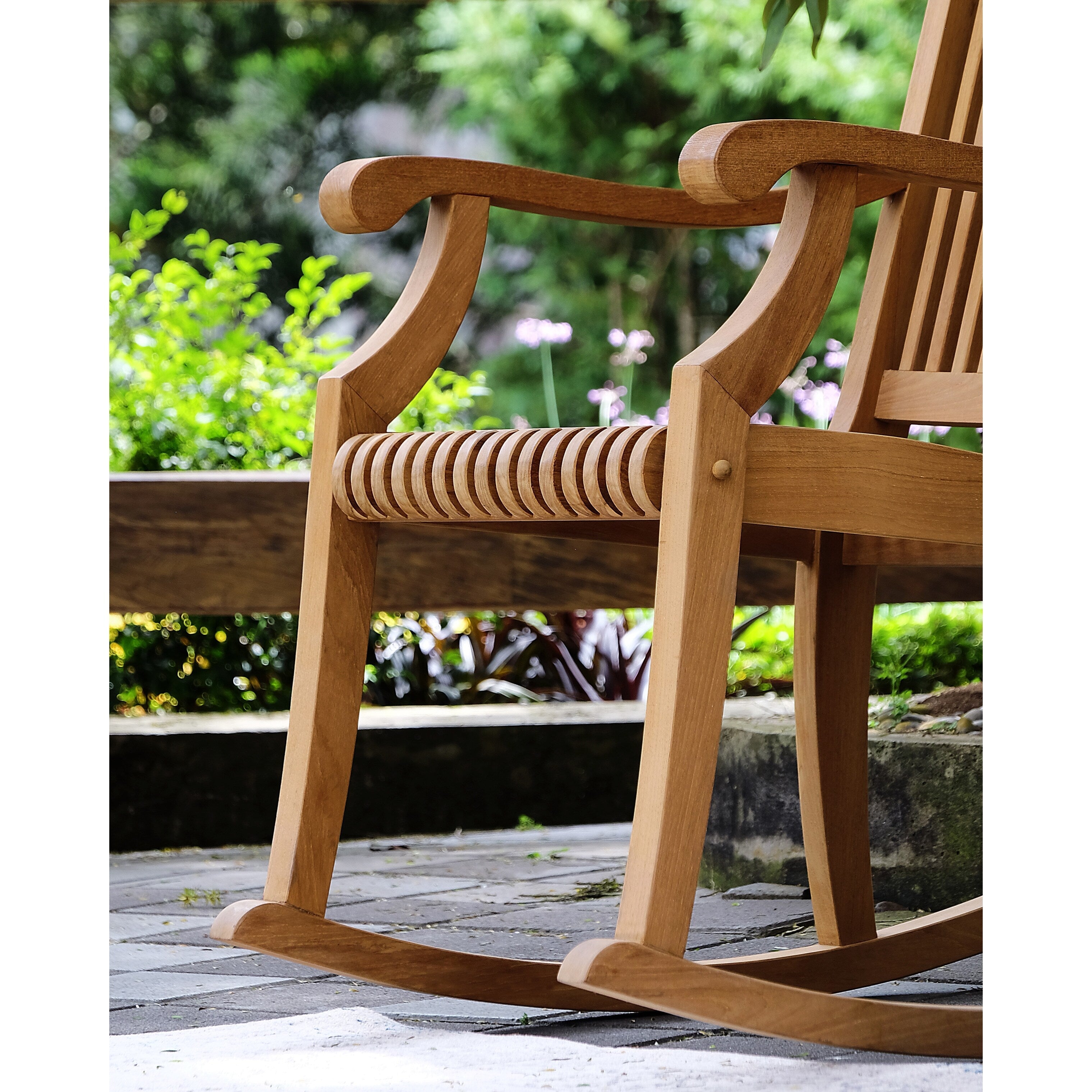 Ensemble de 3 chaises à bascule d'extérieur Cambridge Casual Chara en teck