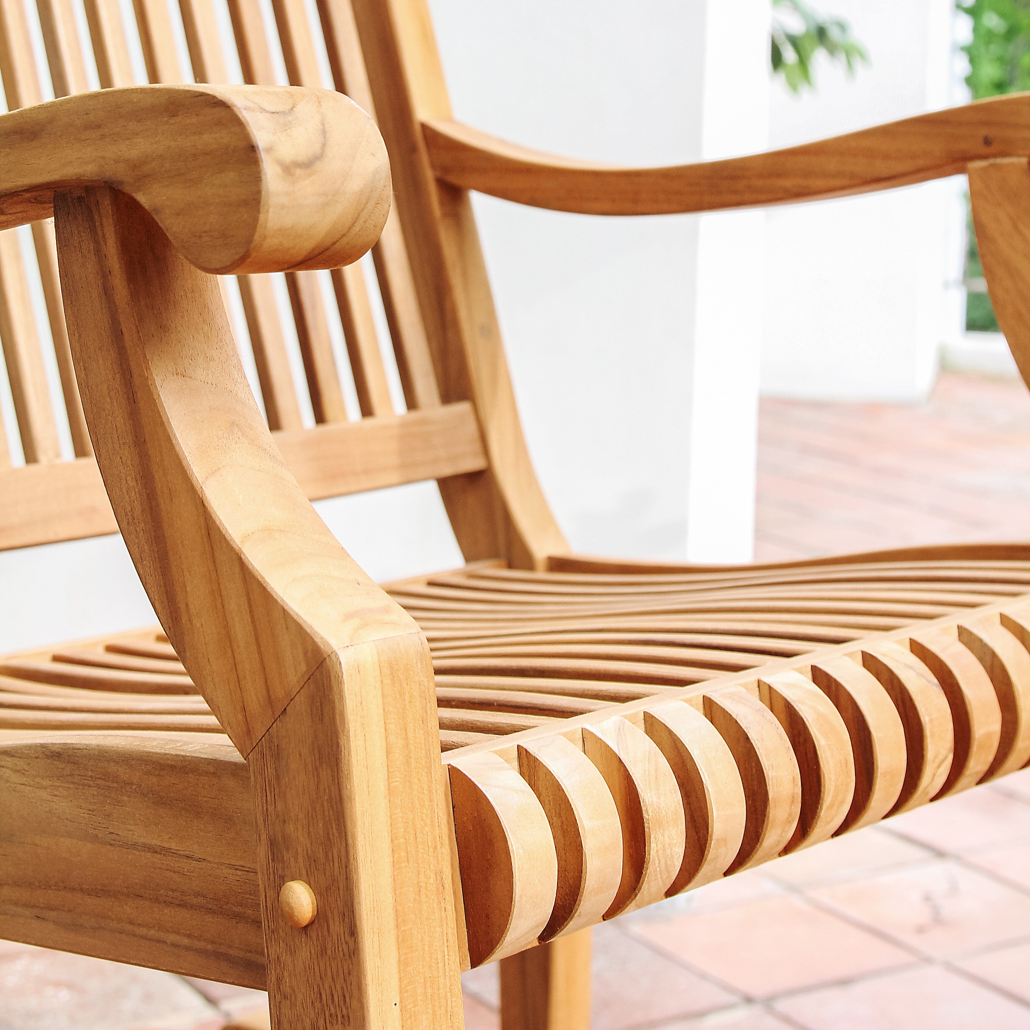 Ensemble de 3 chaises à bascule d'extérieur Cambridge Casual Chara en teck