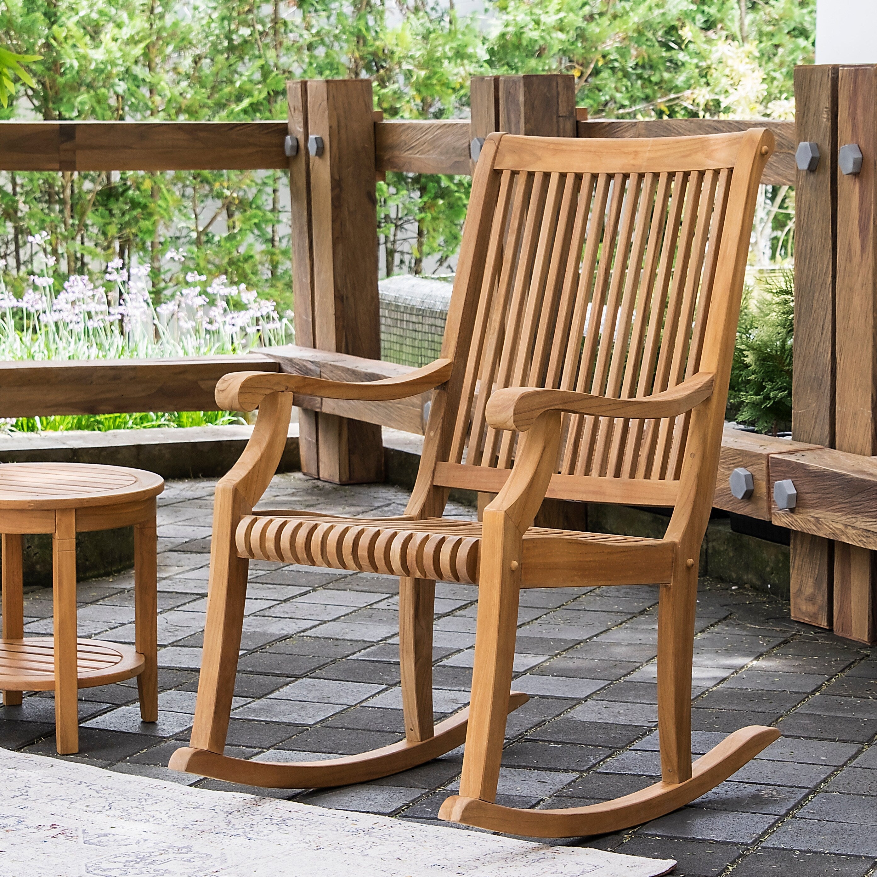 Ensemble de 3 chaises à bascule d'extérieur Cambridge Casual Chara en teck