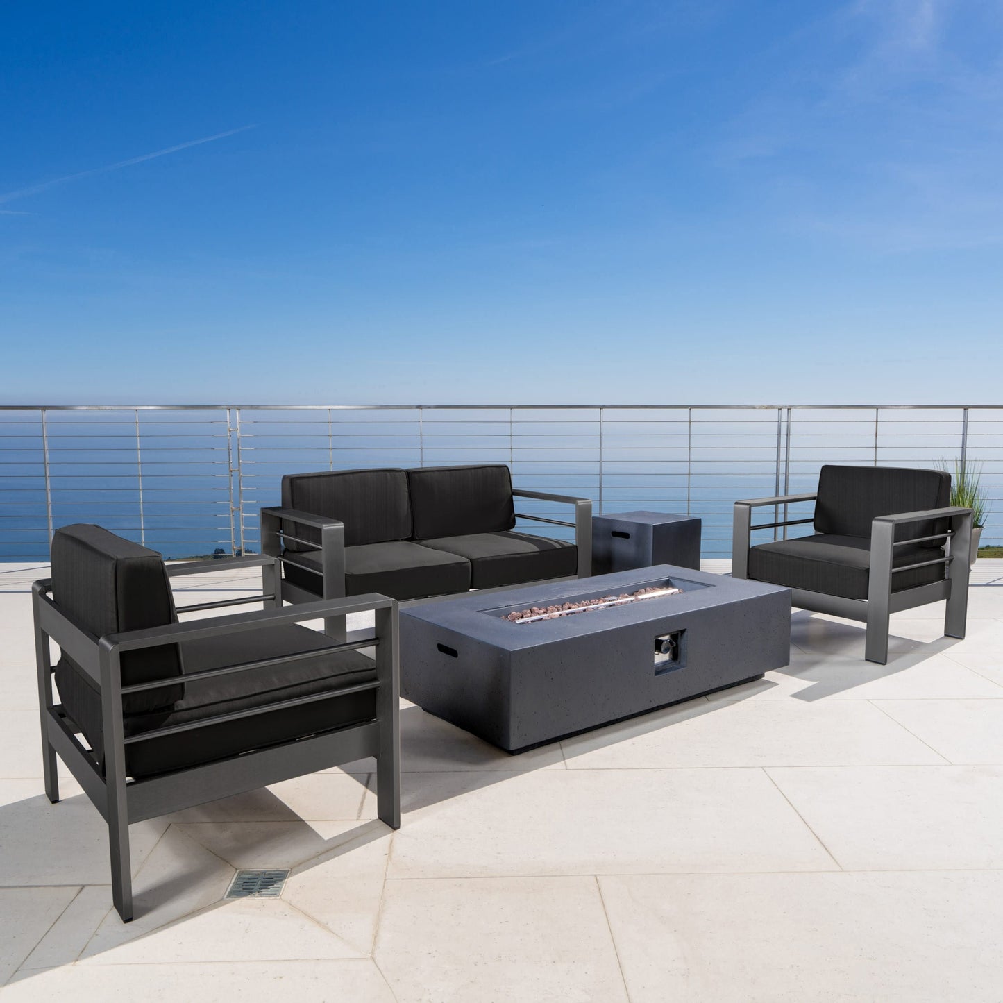 Ensemble de salon de jardin Cape Coral Grey 5 pièces avec table à feu par Christopher Knight Home
