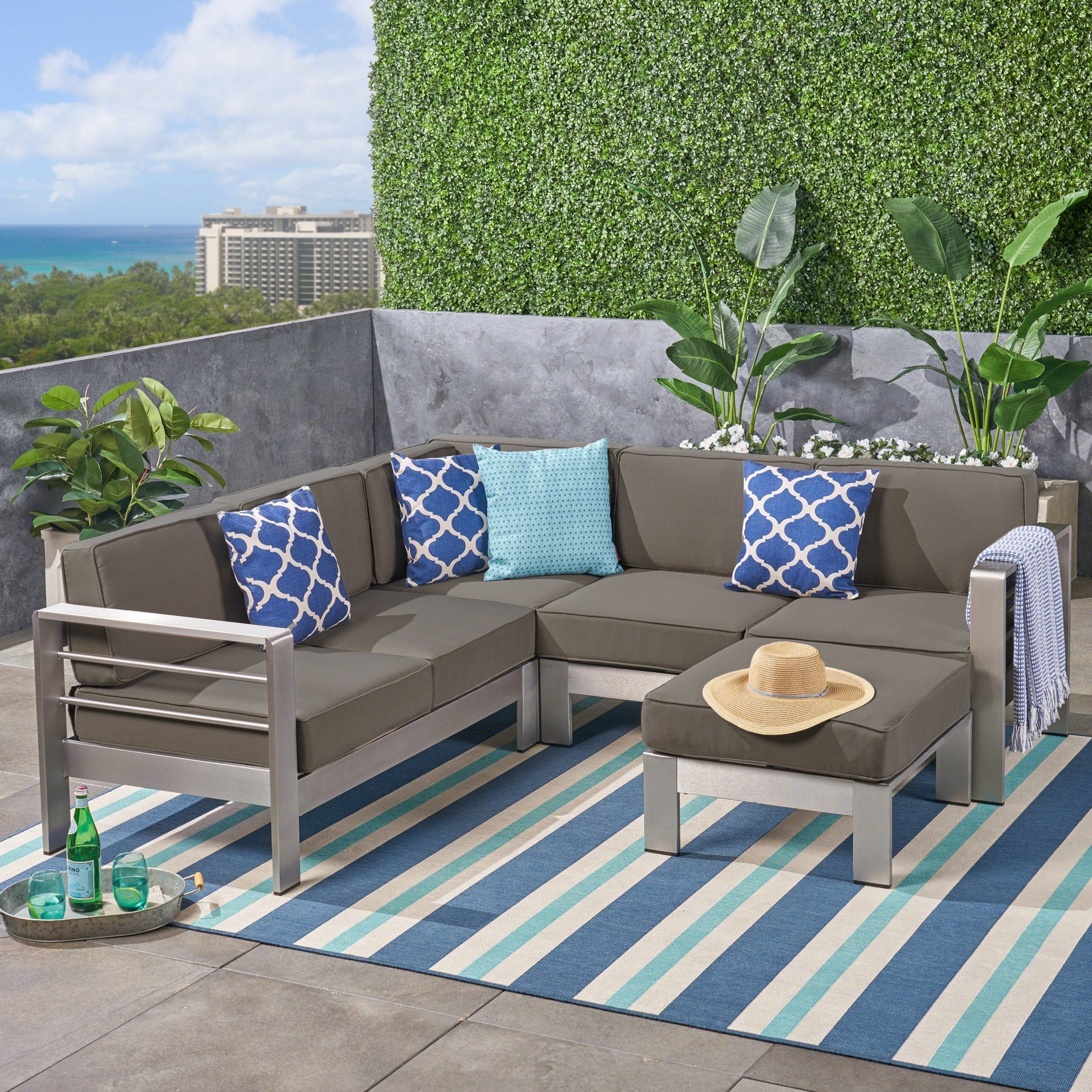 Ensemble de canapés d'extérieur 5 places en V en aluminium avec pouf Cape Coral par Christopher Knight Home
