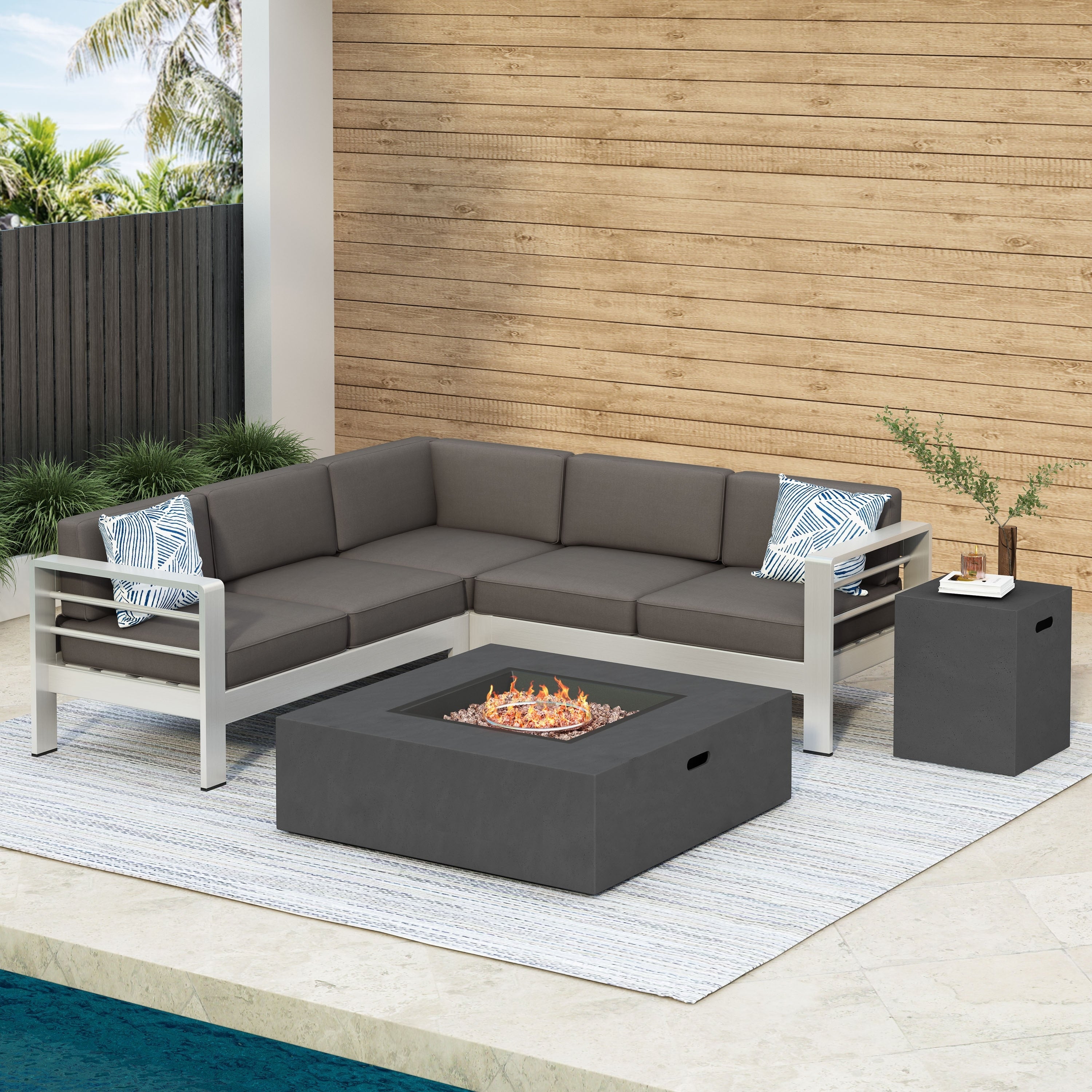 Ensemble de canapés d'extérieur Cape Coral 5 pièces avec foyer par Christopher Knight Home