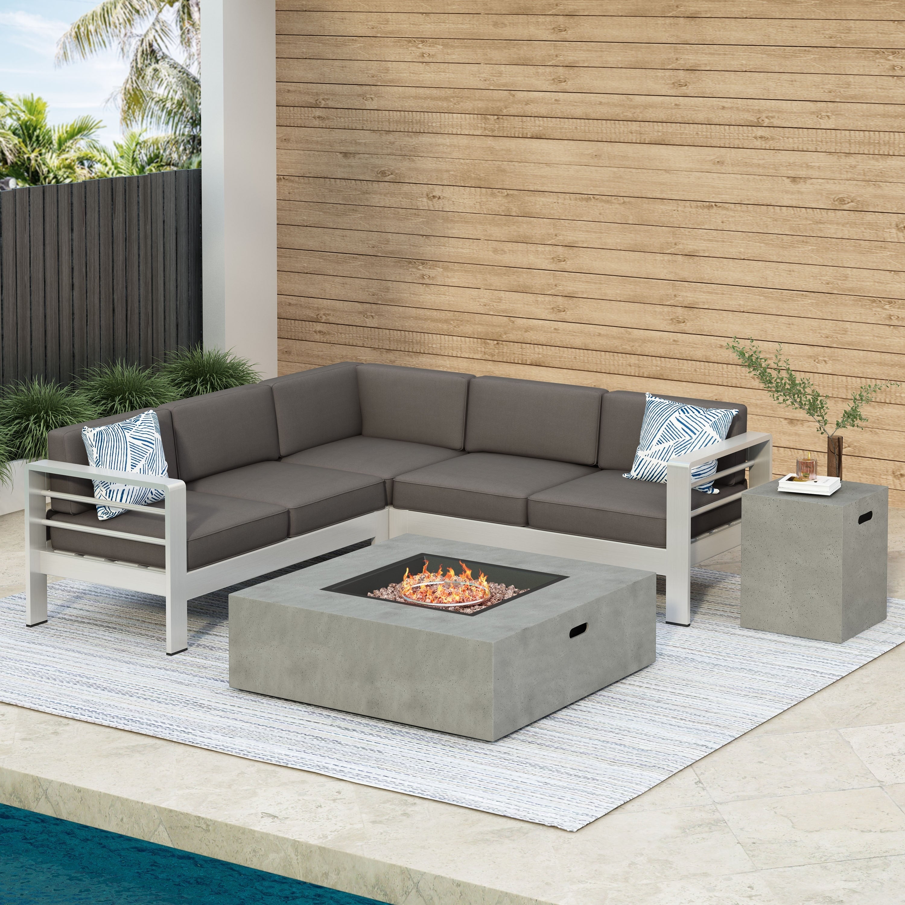 Ensemble de canapés d'extérieur Cape Coral 5 pièces avec foyer par Christopher Knight Home
