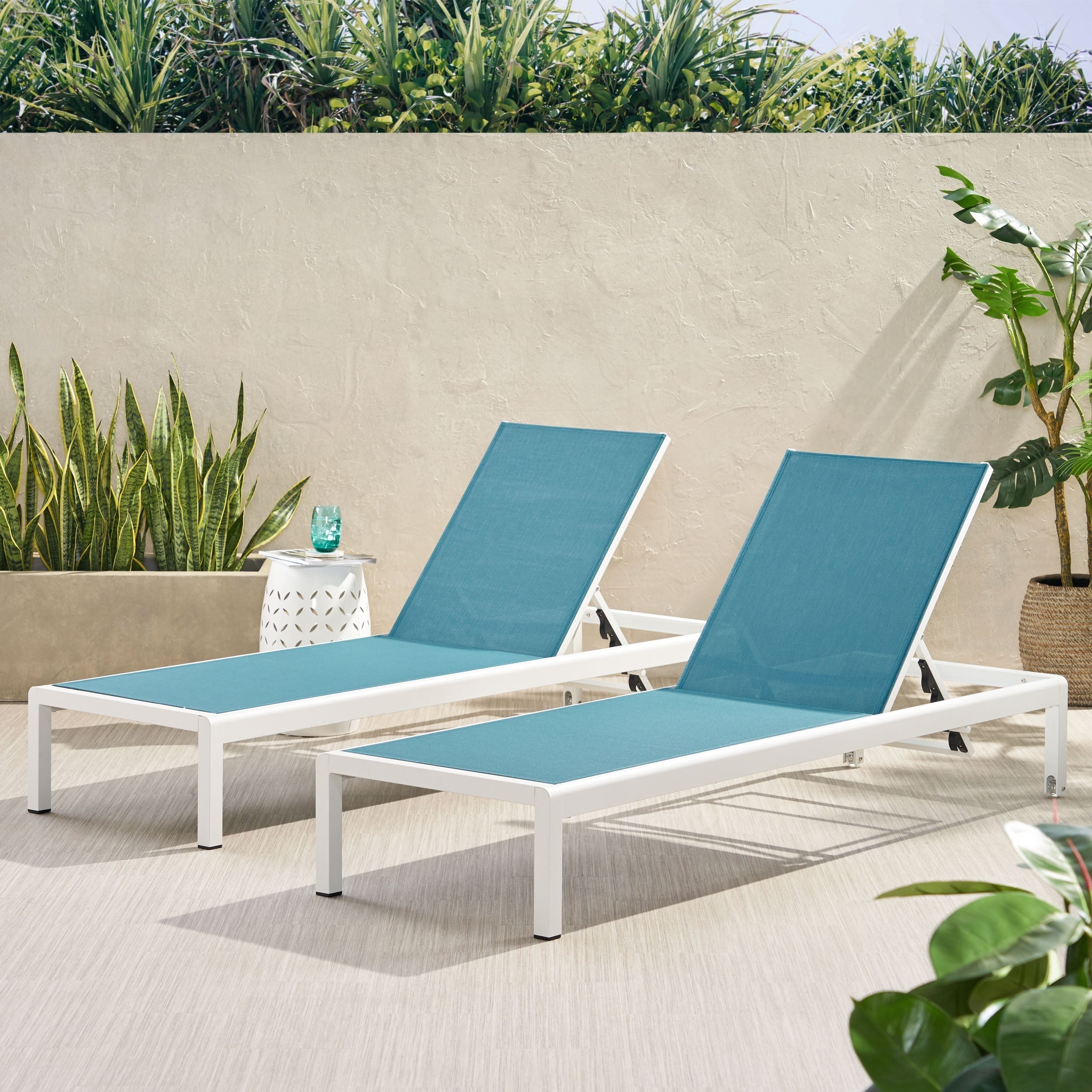 Chaise longue d'extérieur en aluminium Cape Coral (lot de 2) par Christopher Knight Home - 77,56 po x 25,20 po x 11,80 po