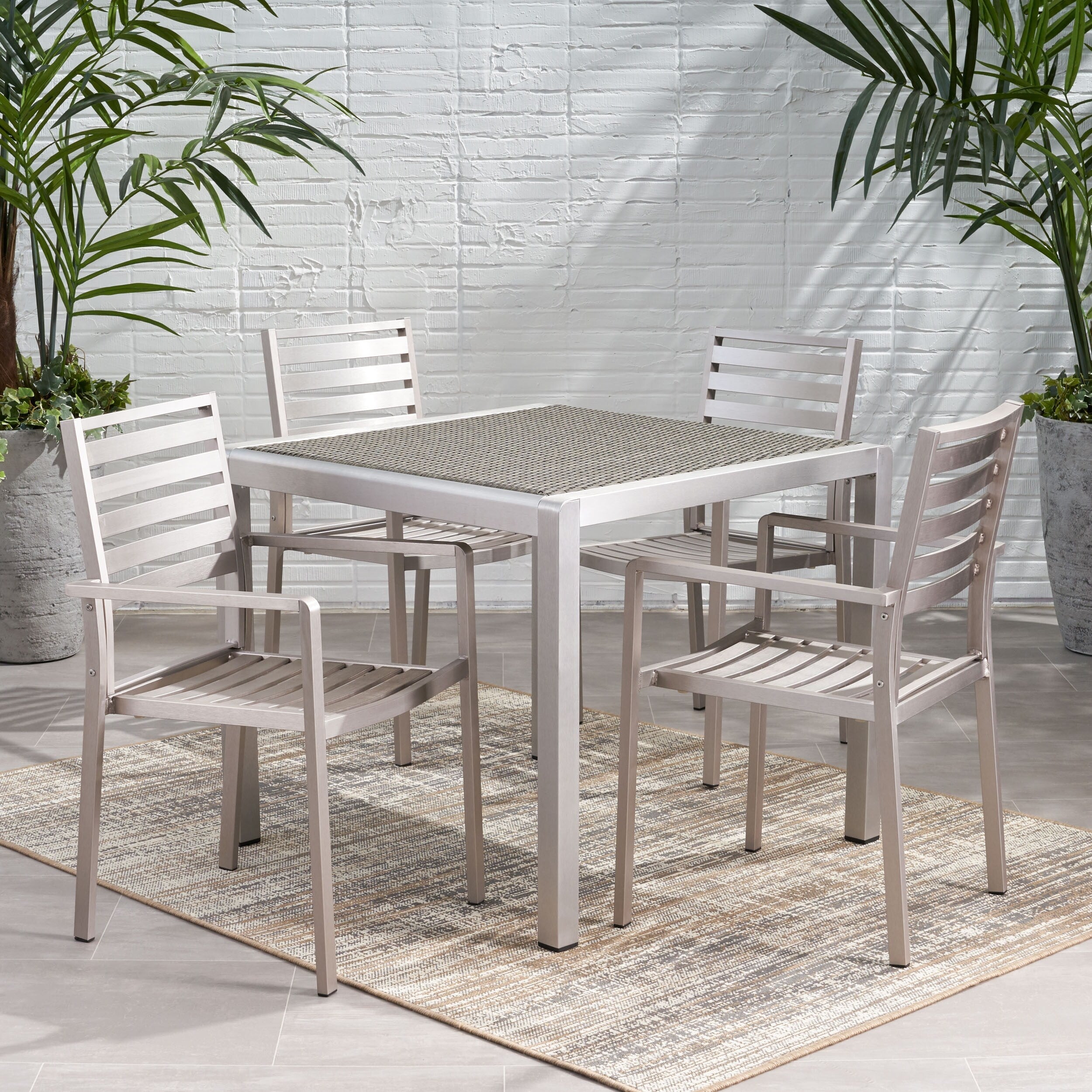 Ensemble de salle à manger d'extérieur moderne en aluminium Cape Coral, 4 places, avec plateau en osier, par Christopher Knight Home