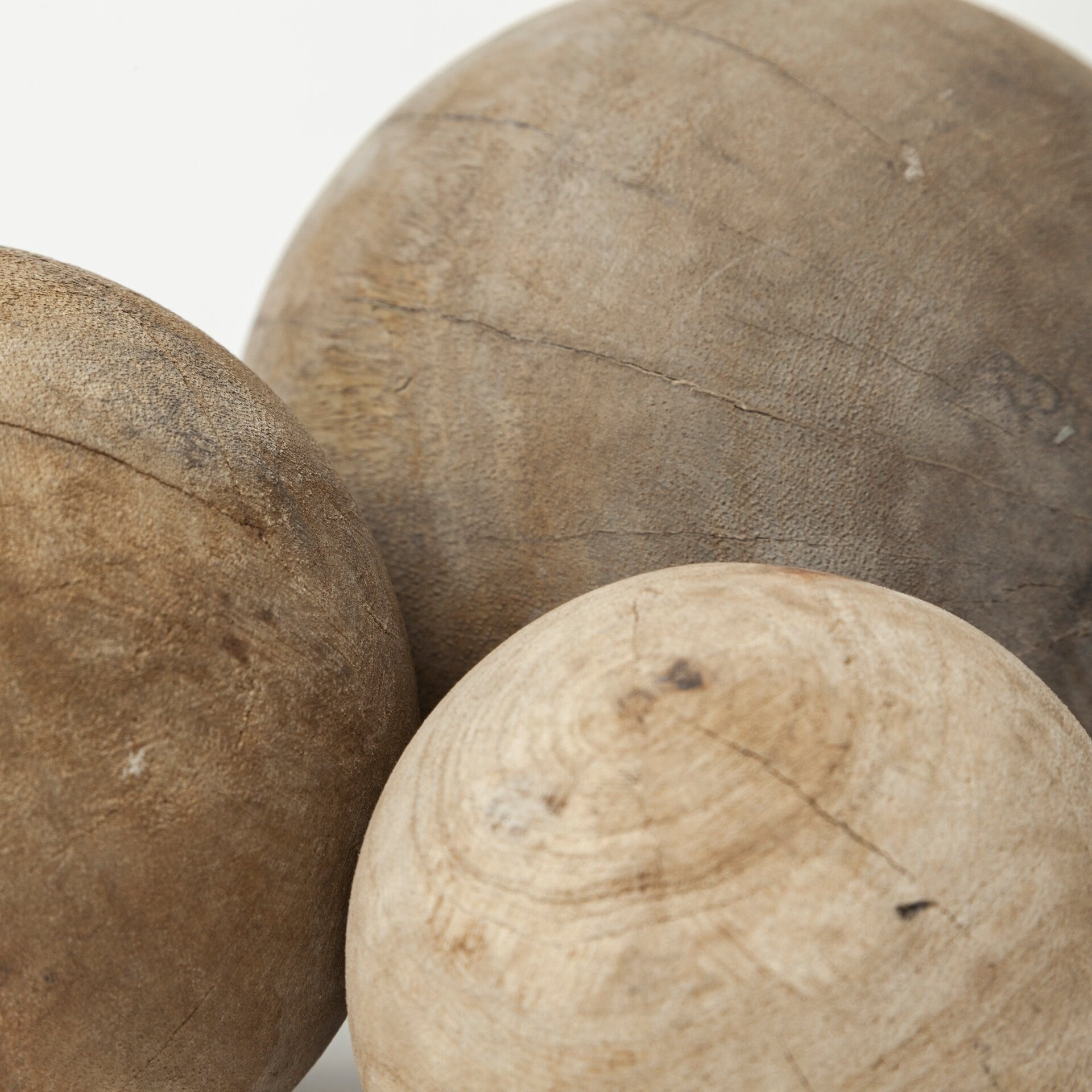 Sphères décoratives en bois naturel Carrick (lot de 3) - 5,0 L x 5,0 l x 5,0 H
