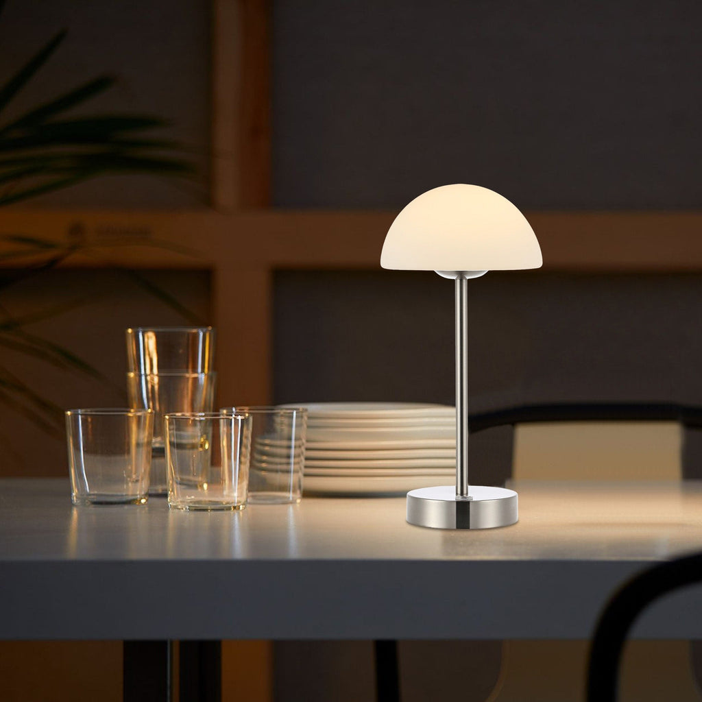 Lampe de table LED intégrée rechargeable sans fil Carson 12,5 cm, minimaliste et moderne, en fer, nickel/blanc, par JONATHAN Y