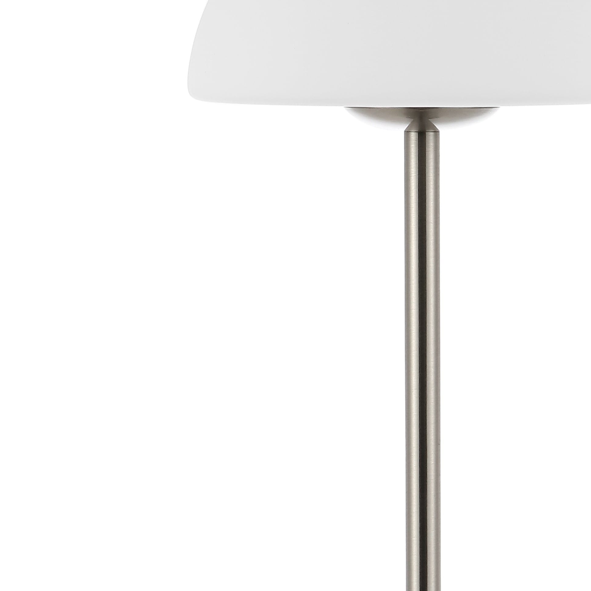 Lampe de table LED intégrée rechargeable sans fil Carson 12,5 cm, minimaliste et moderne, en fer, nickel/blanc, par JONATHAN Y