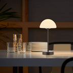 Lampe de table LED intégrée rechargeable sans fil Carson 12,5 cm, minimaliste et moderne, en fer, nickel/blanc, par JONATHAN Y