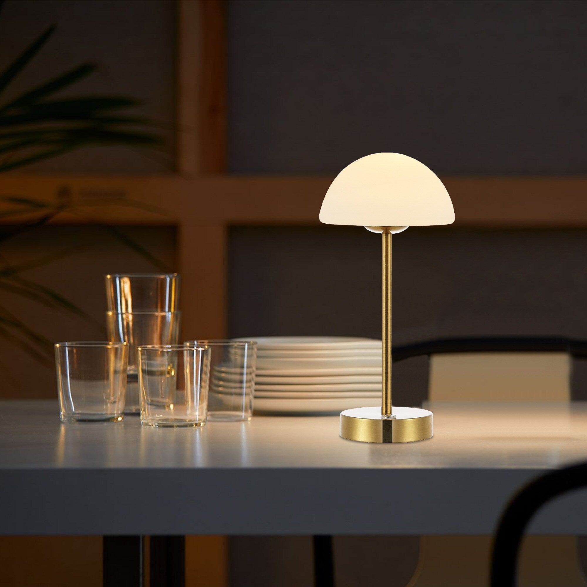 Lampe de table LED intégrée rechargeable sans fil Carson 12,5 cm, minimaliste et moderne, en fer, nickel/blanc, par JONATHAN Y