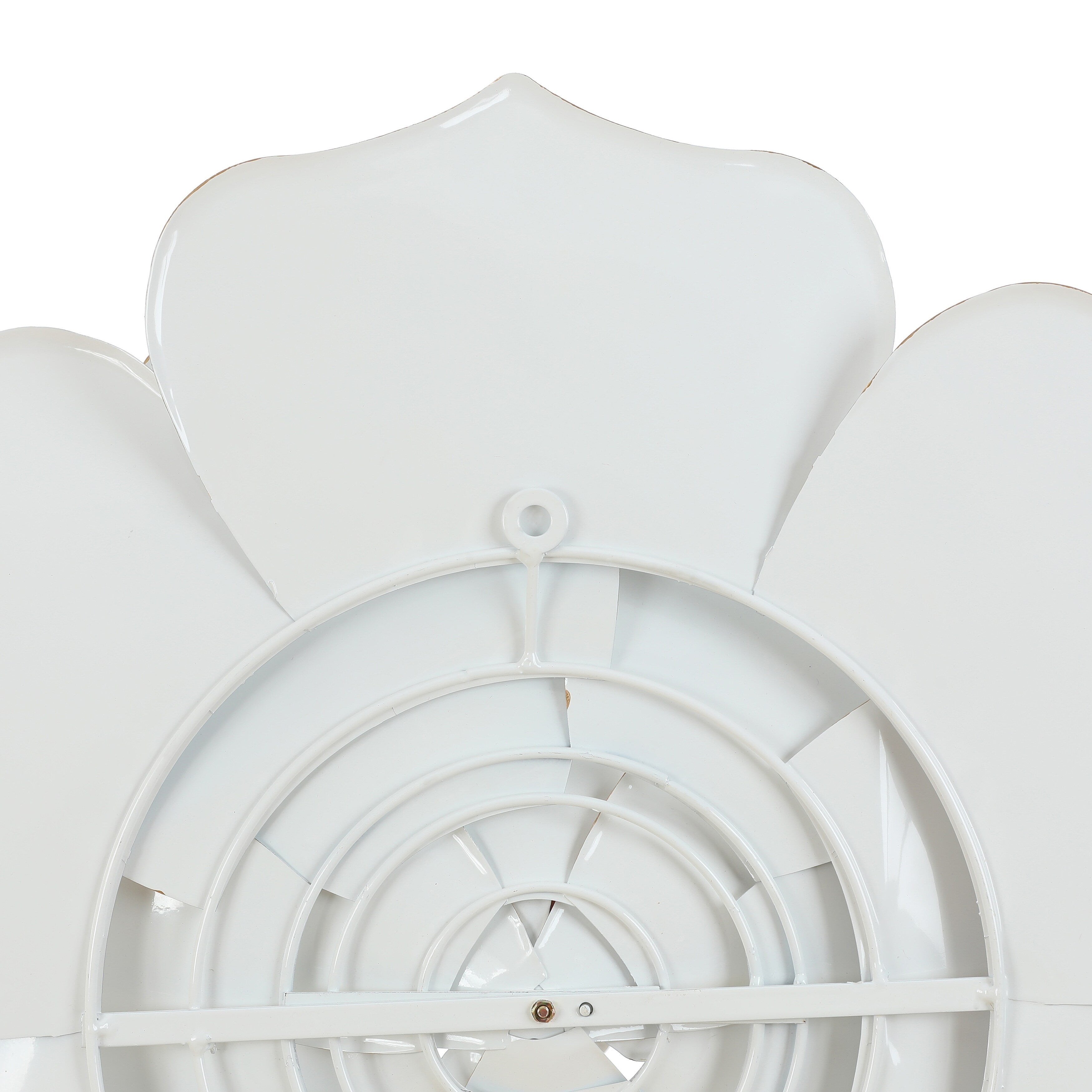 Décoration murale en métal blanc avec fleurs de Carson Carrington Mjugg