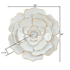Décoration murale en métal blanc avec fleurs de Carson Carrington Mjugg