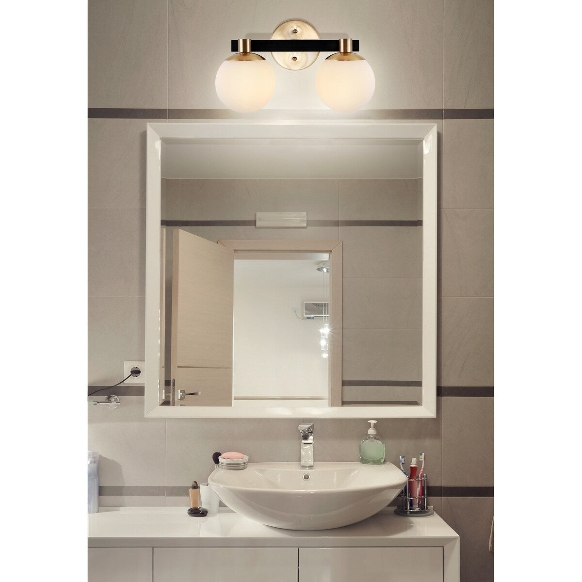 Cecil Globe - Meuble-lavabo moderne et contemporain à LED en métal et verre dépoli, par JONATHAN Y
