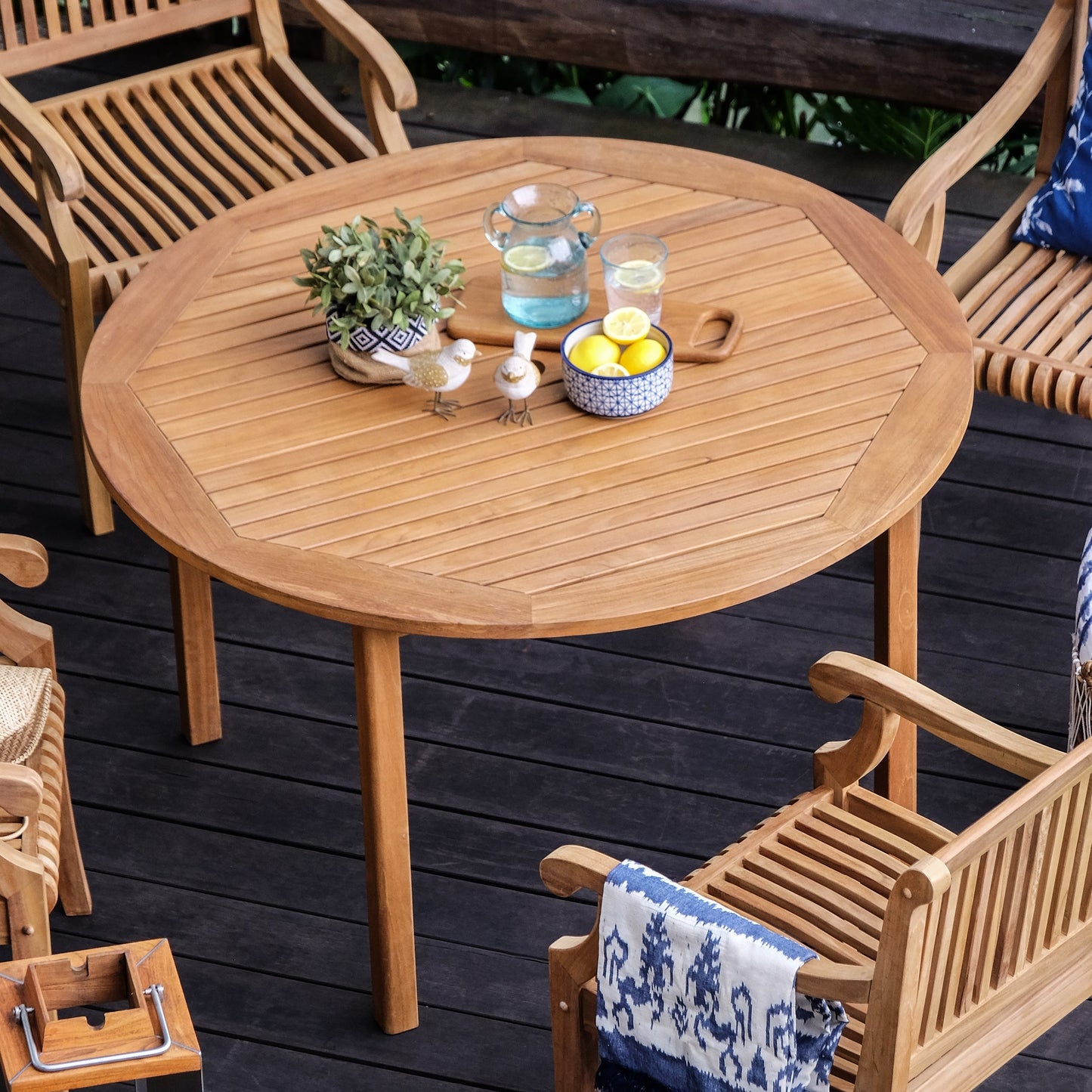 Ensemble de salle à manger Cambridge Casual Chara 5 pièces en teck avec coussin
