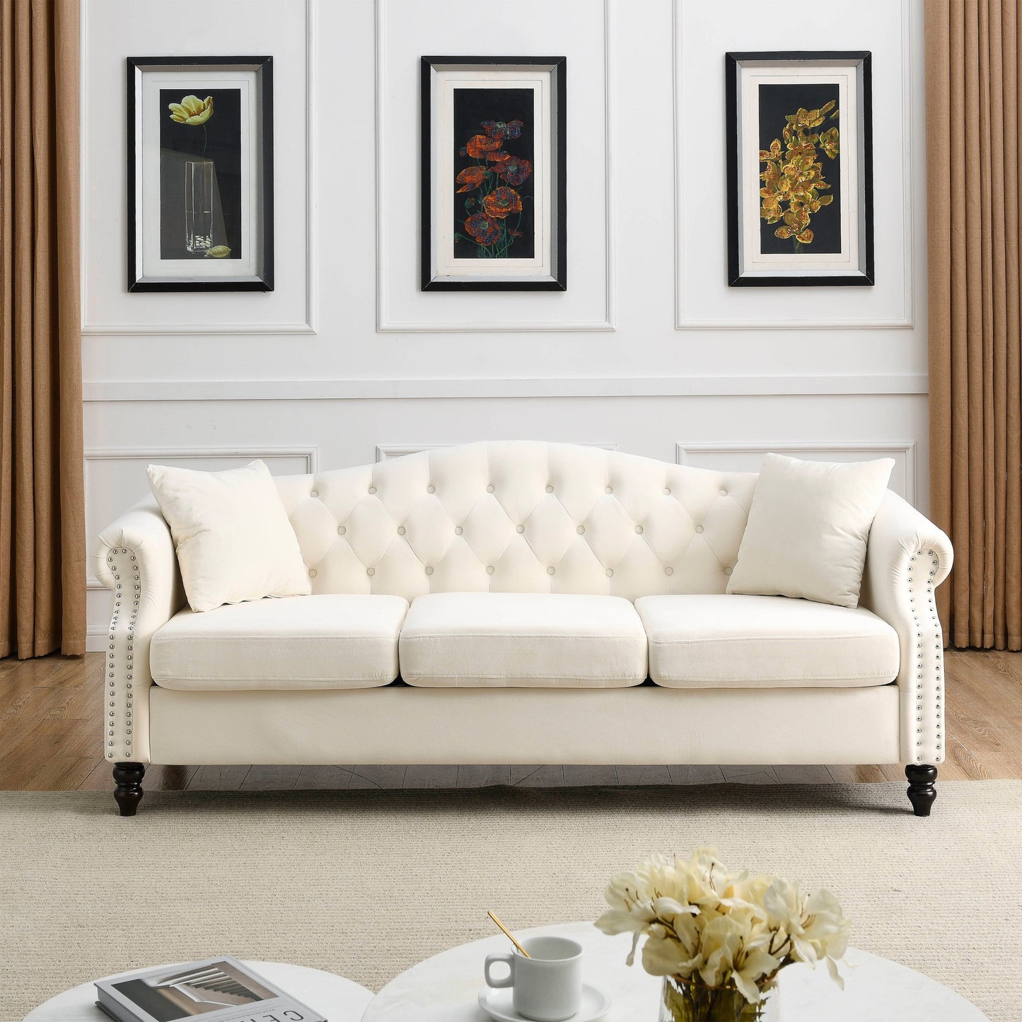 Canapé Chesterfield 3 places capitonné avec accoudoirs roulés et clous décoratifs