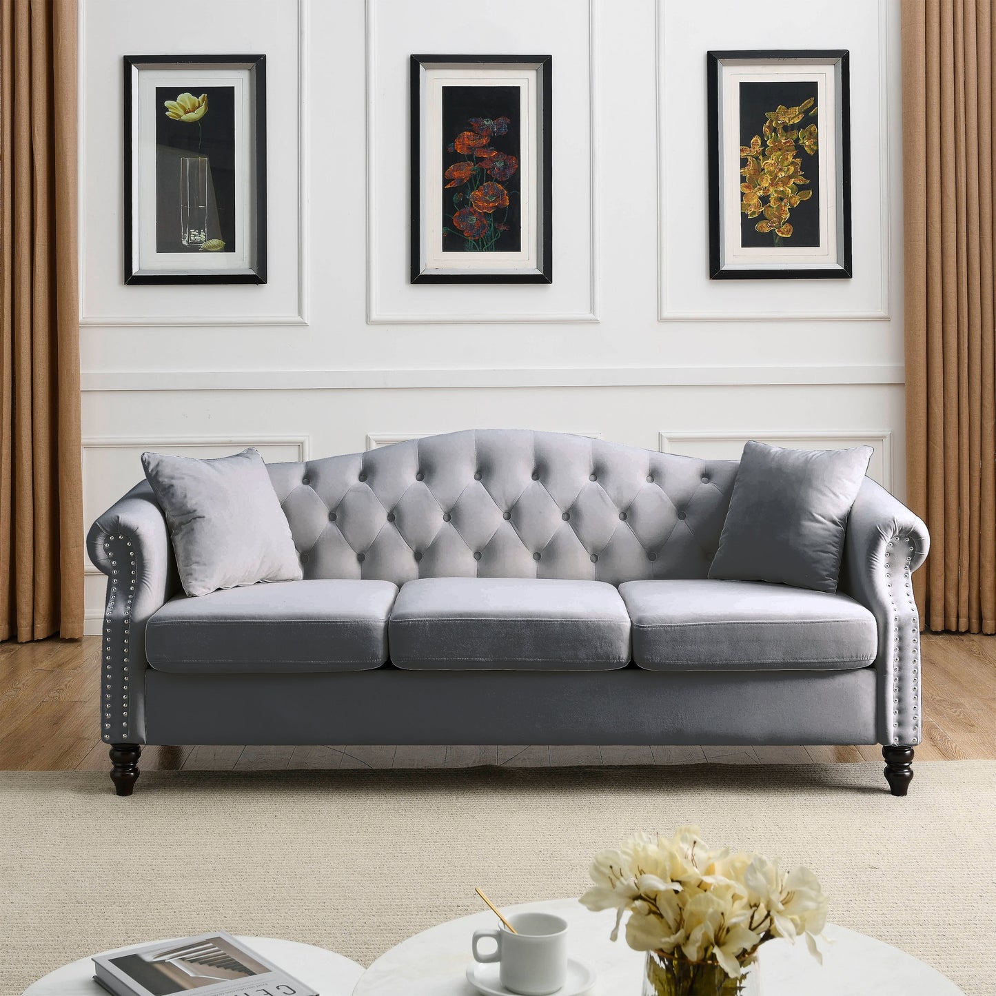Canapé Chesterfield 3 places capitonné avec accoudoirs roulés et clous décoratifs