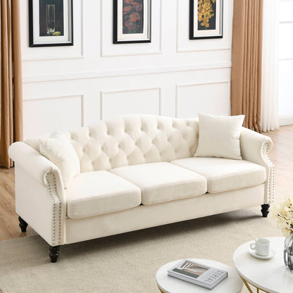 Canapé Chesterfield 3 places capitonné avec accoudoirs roulés et clous décoratifs