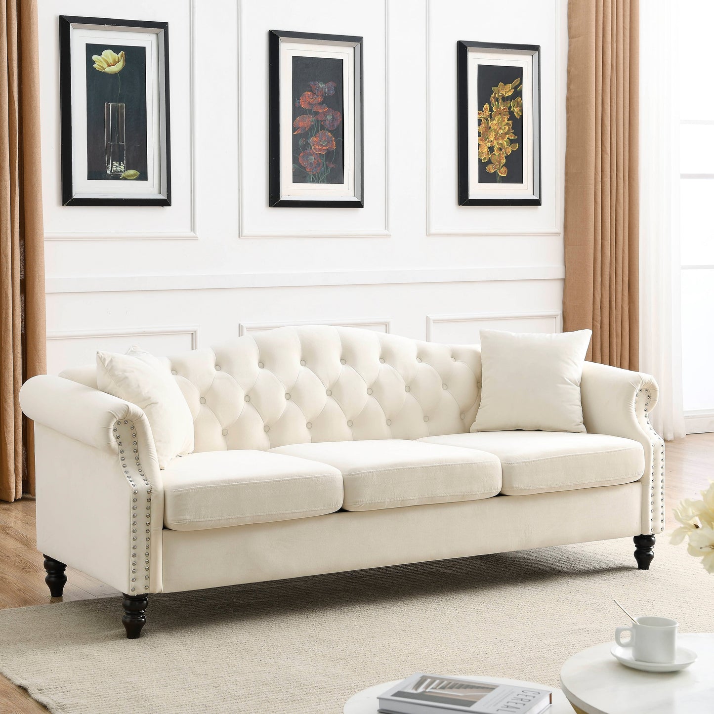 Canapé Chesterfield 3 places capitonné avec accoudoirs roulés et clous décoratifs