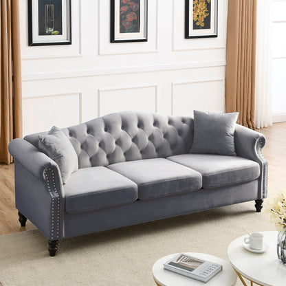 Canapé Chesterfield 3 places capitonné avec accoudoirs roulés et clous décoratifs