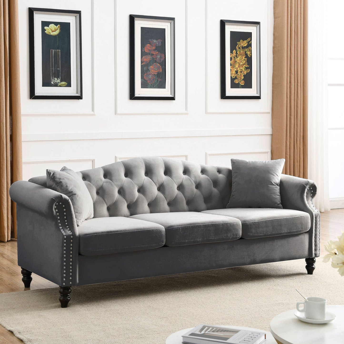 Canapé Chesterfield 3 places capitonné avec accoudoirs roulés et clous décoratifs