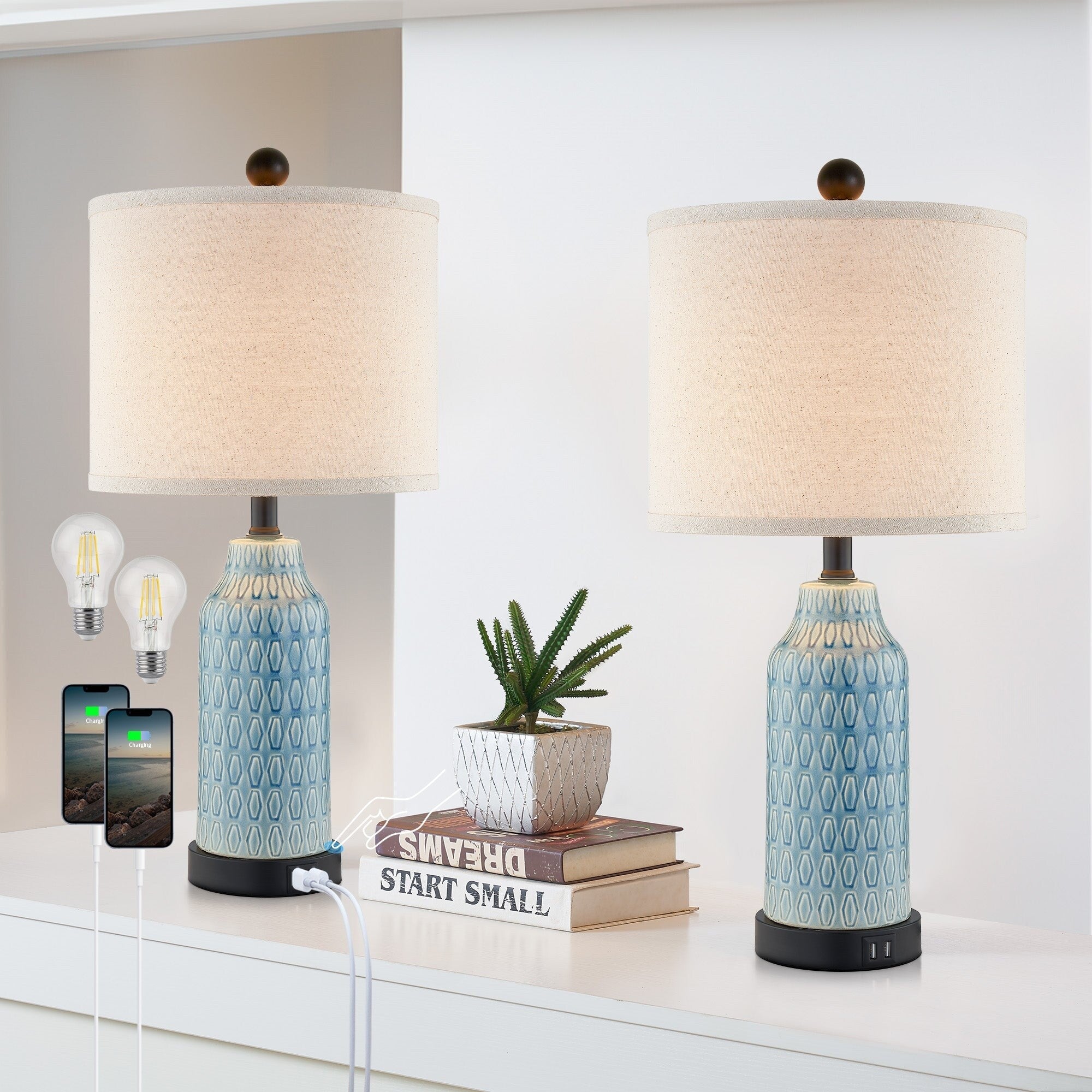 Lampe de table en céramique bleue avec variateur tactile à 3 positions et deux ports de charge USB (lot de 2) - 28 x 28 x 58 cm (L x l x H)