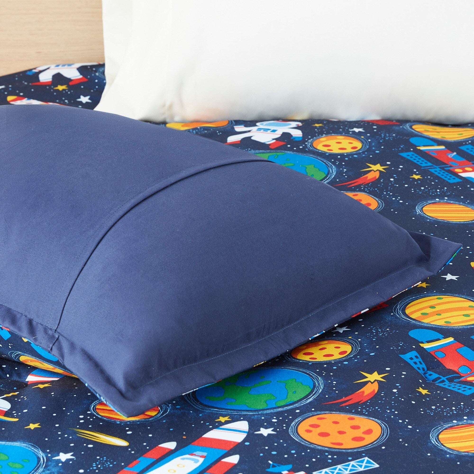 Parure de lit Conner Outer Space par Intelligent Design Kids