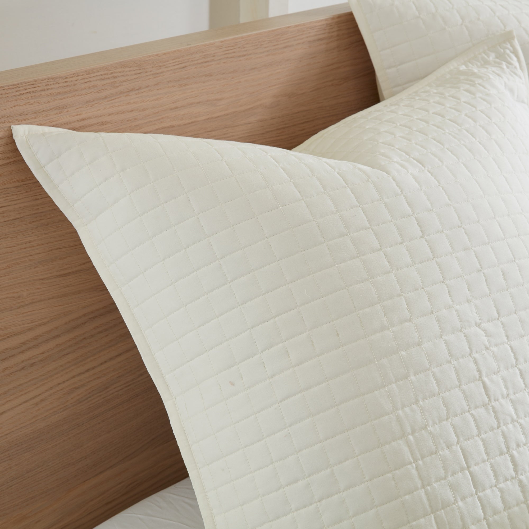 Parure de lit en jacquard de coton et de maïs au design intelligent avec taies d'oreiller et coussins décoratifs