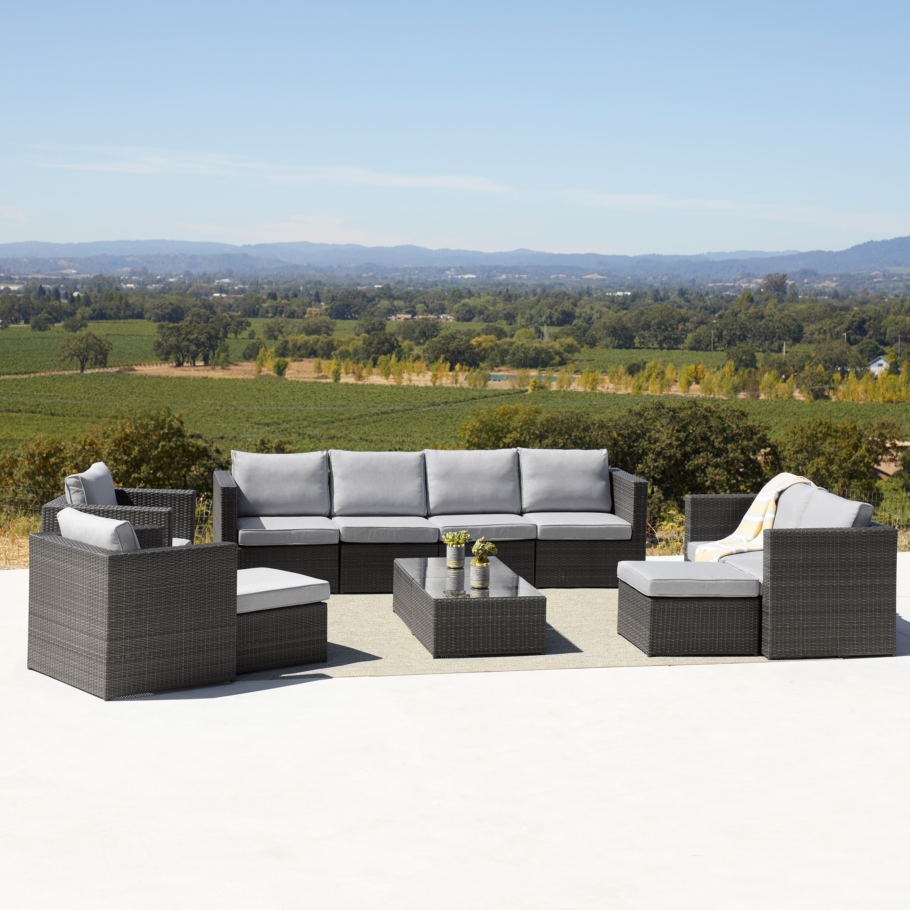 Ensemble de canapés de patio sectionnels en osier Corvus Trey 12 pièces