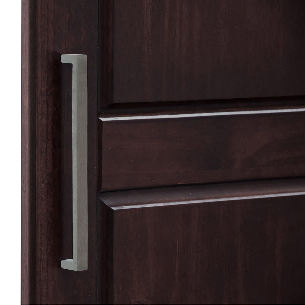 Armoire penderie Cosmo 3 portes 100 % bois massif de Palace Imports avec portes en bois massif ou en miroir