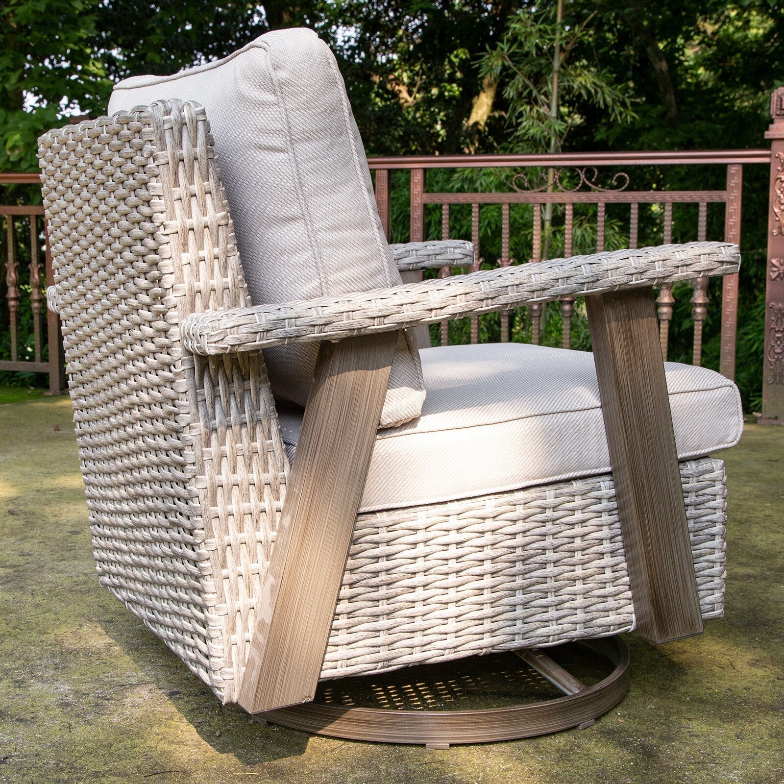 Ensemble de 3 chaises pivotantes à bascule en osier Cozywor pour patio